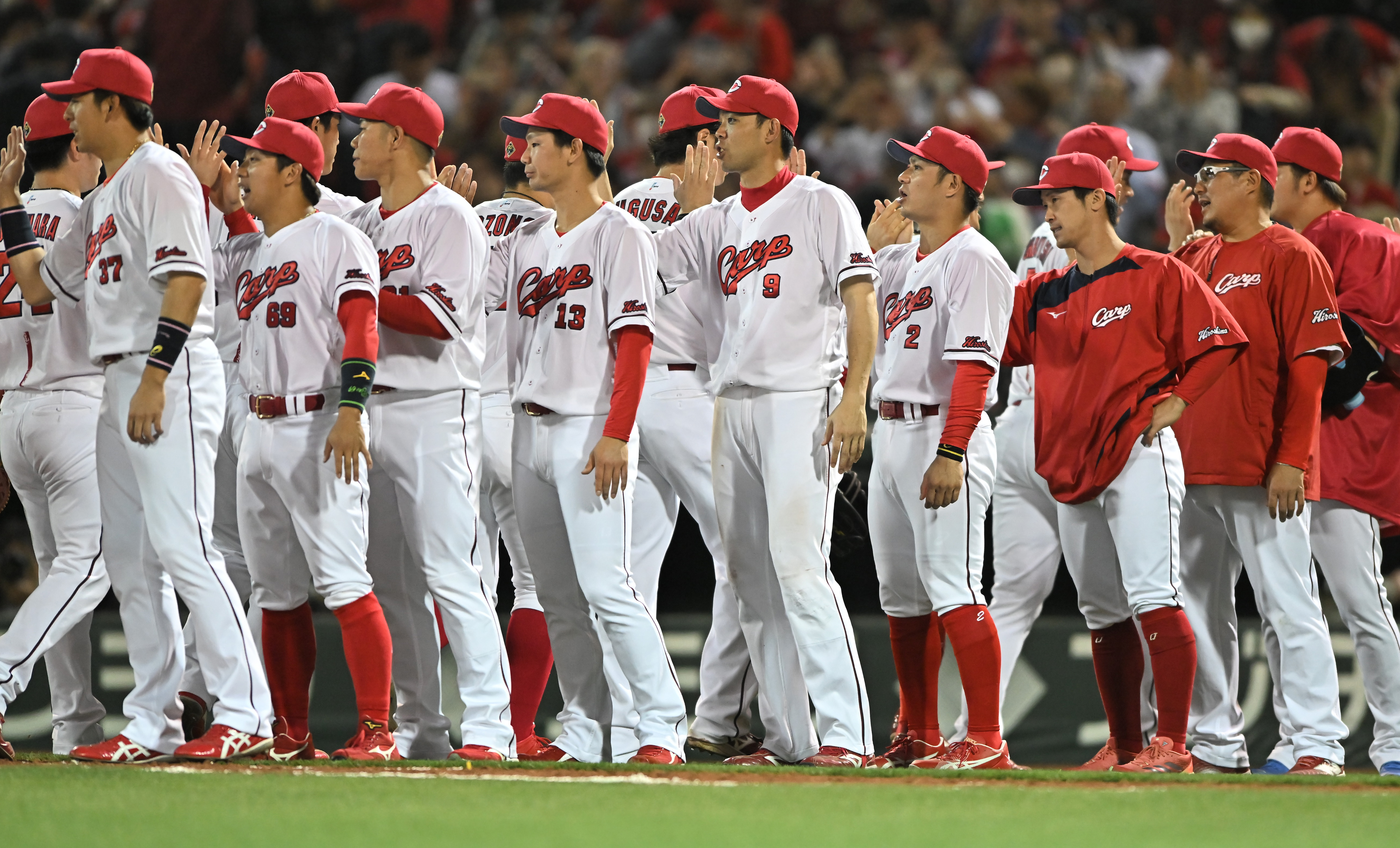 広島、今季最多の１５安打１１得点で連敗３でストップ