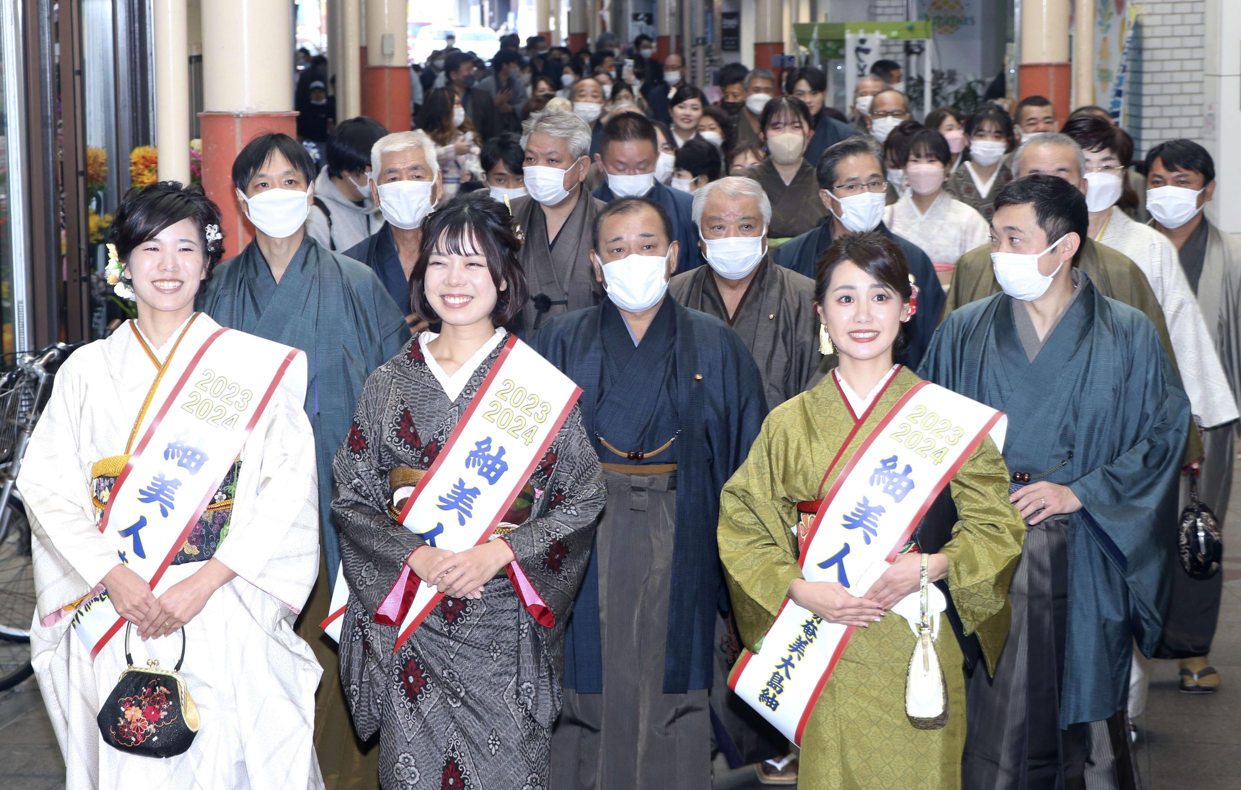 大島紬で復帰70周年祝う 3年ぶりに新春イベント - 産経ニュース