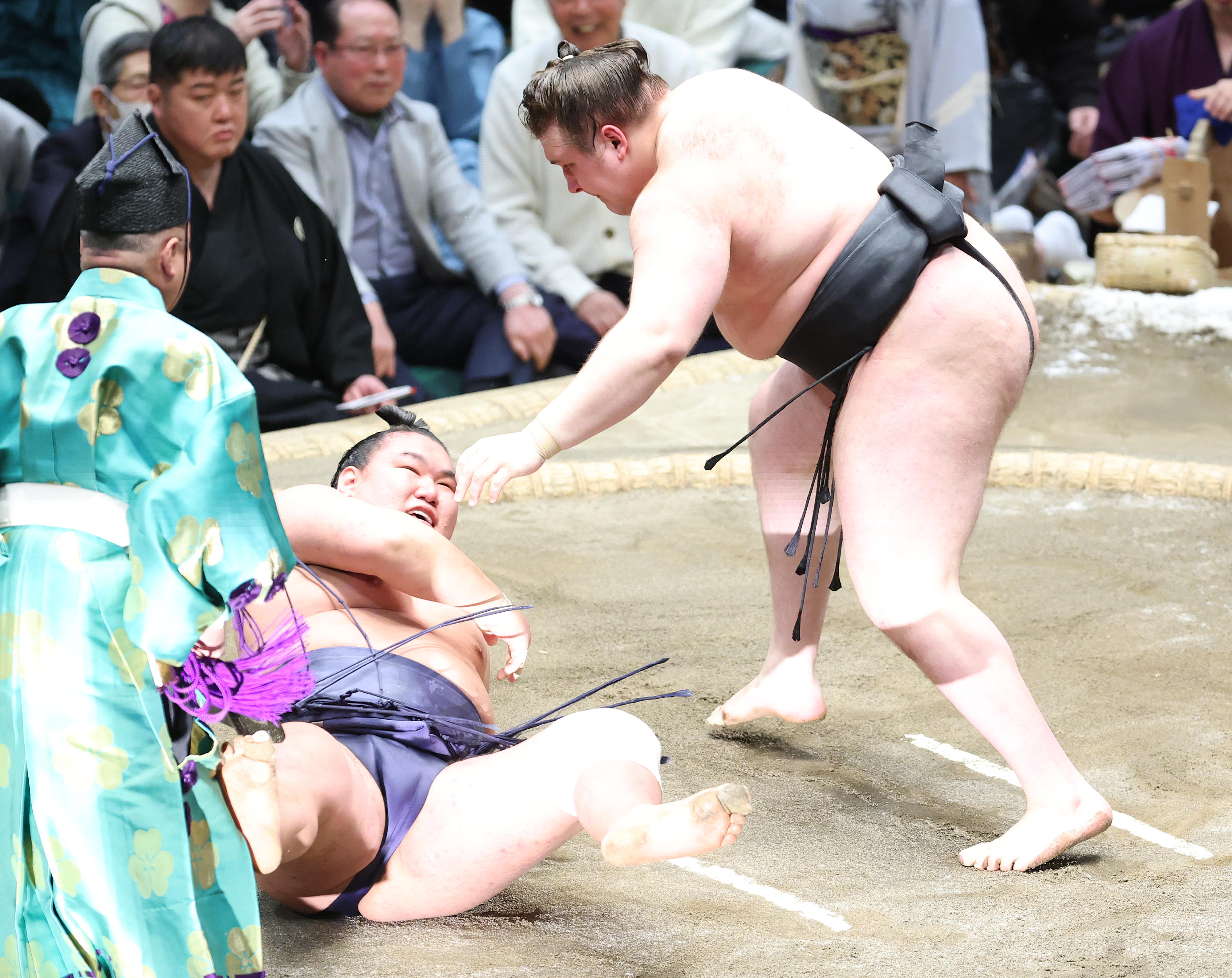 豊昇龍、上手投げに転がり5敗目 これで安青錦に5戦全敗／初場所 - サンスポ