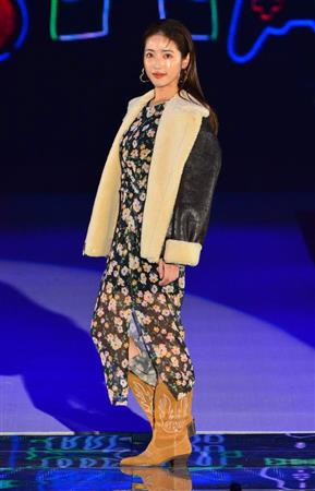 くみっきー 結婚発表後初ランウェイ ガールズアワードで美の競演 サンスポ