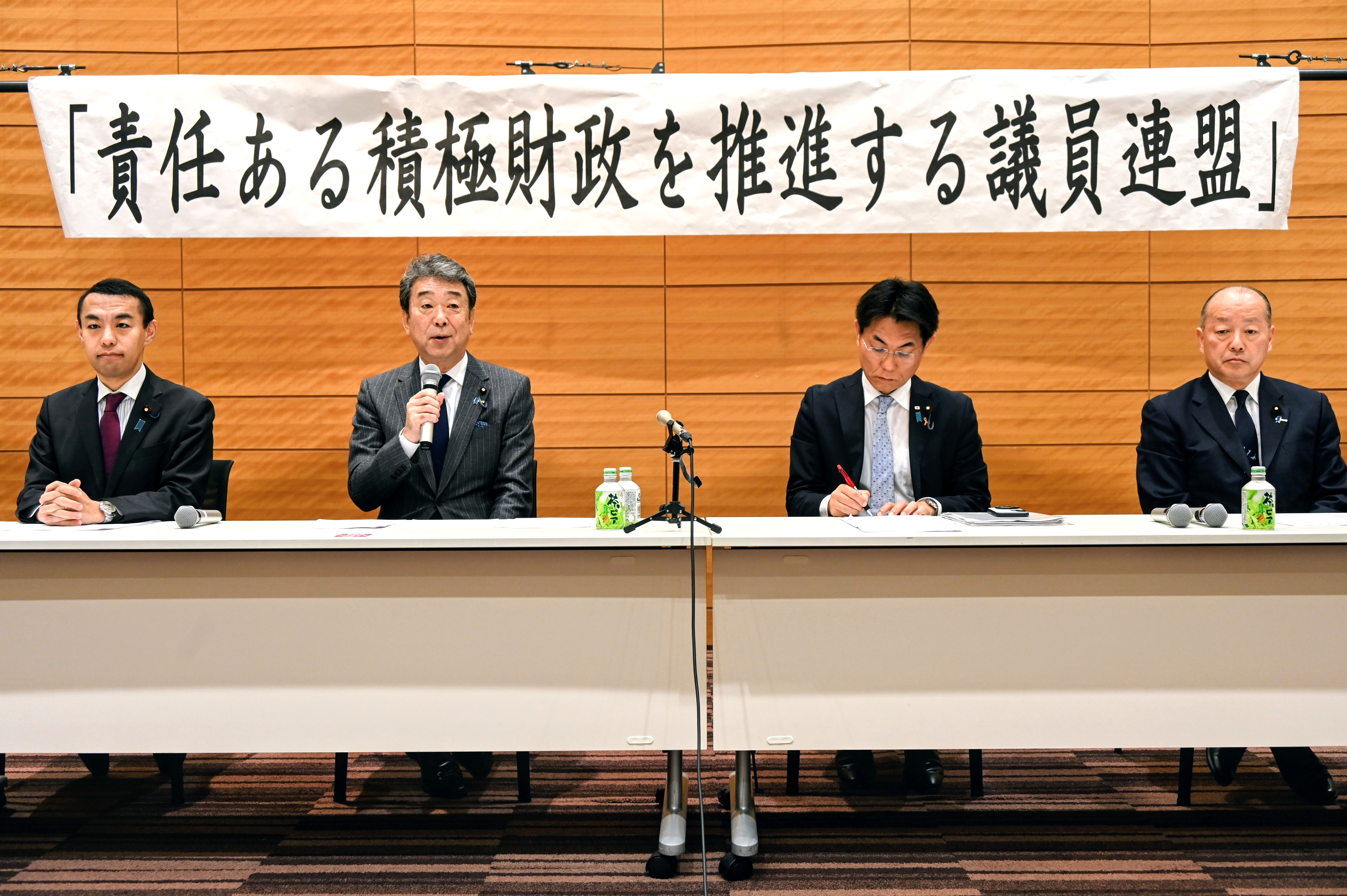 経済対策は25兆円規模を、自民・積極財政議連 「17兆円」報道「期待に