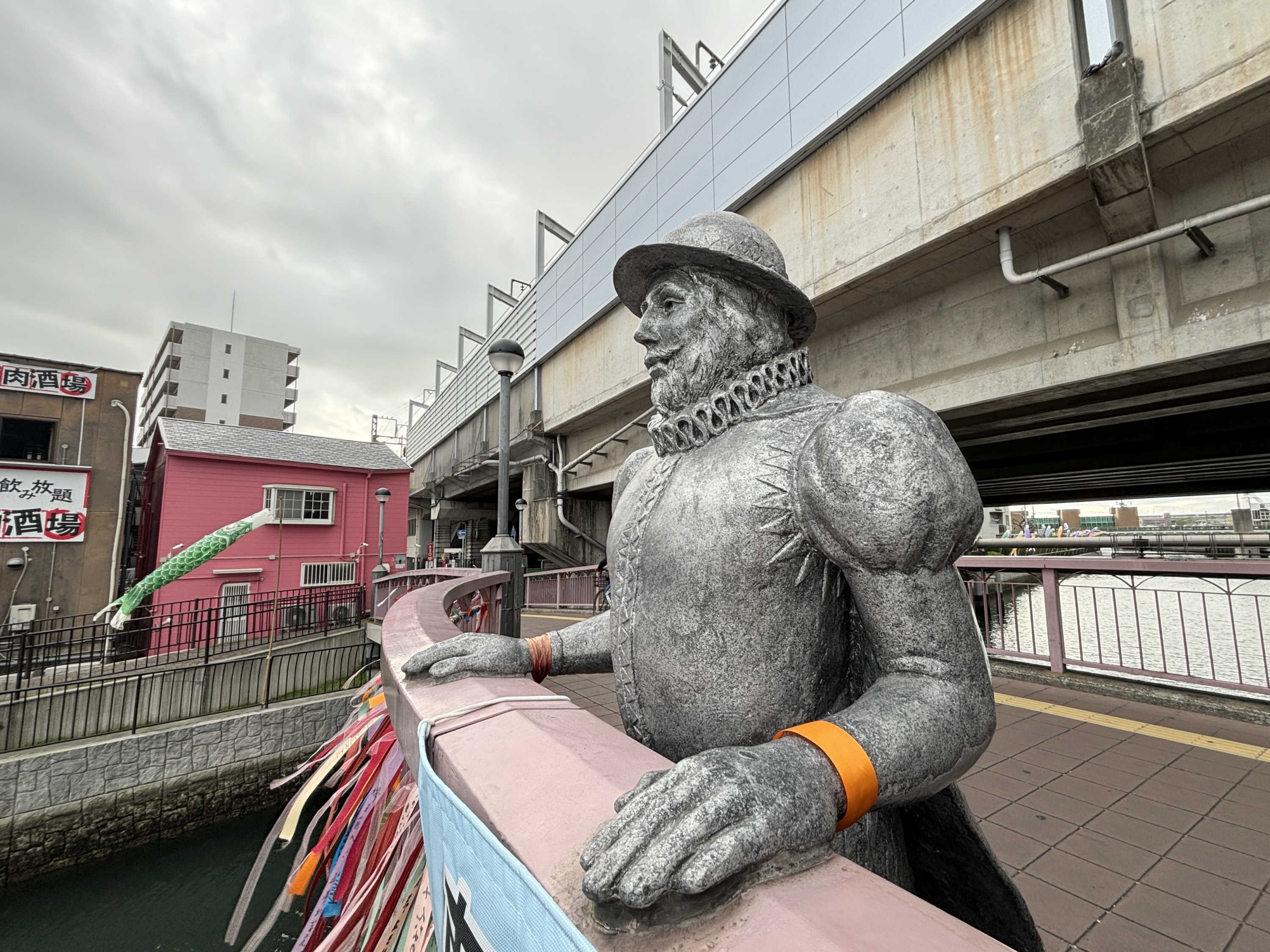 橋上ポルト之助」南海堺駅近くの南蛮人像に命名 新たな観光スポットに