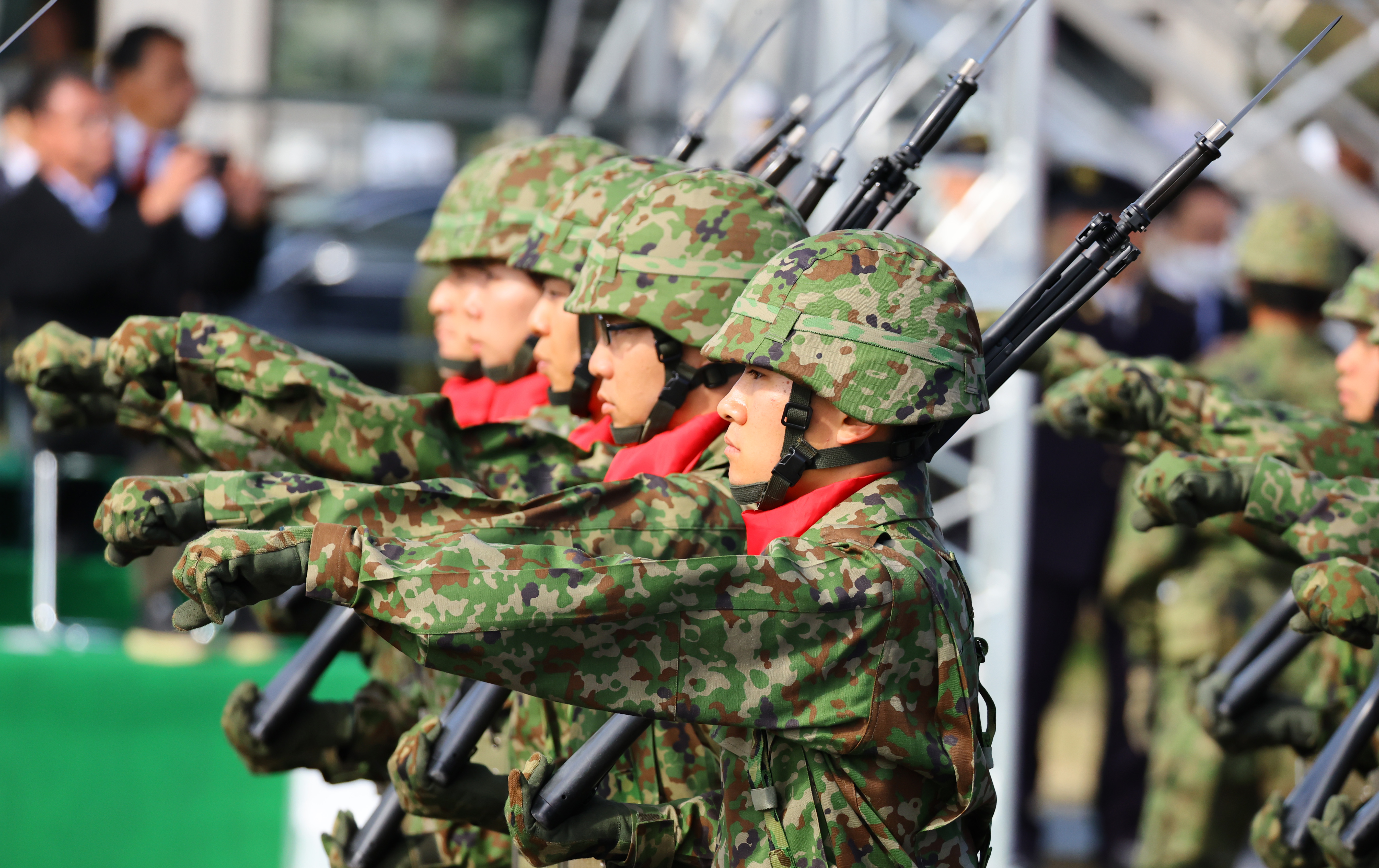 首相、防衛力強化を強調 北朝鮮ミサイル発射非難 自衛隊観閲式で訓示