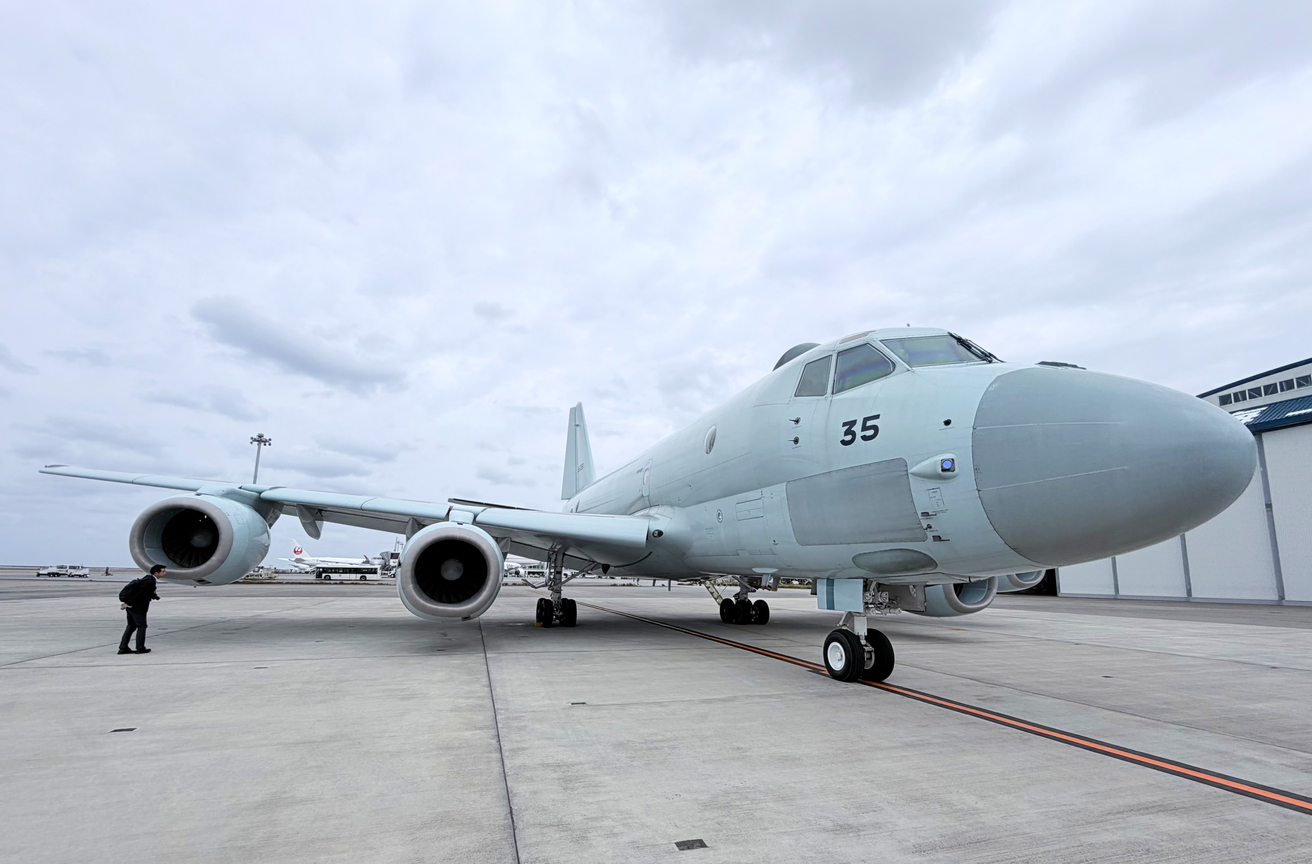 南西諸島で目を光らせる新鋭哨戒機「P1」 海自那覇航空基地に新規配備