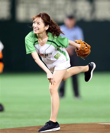 泉里香、背番号「50」でノーバン始球式 東京ドームで「ポポロスパ