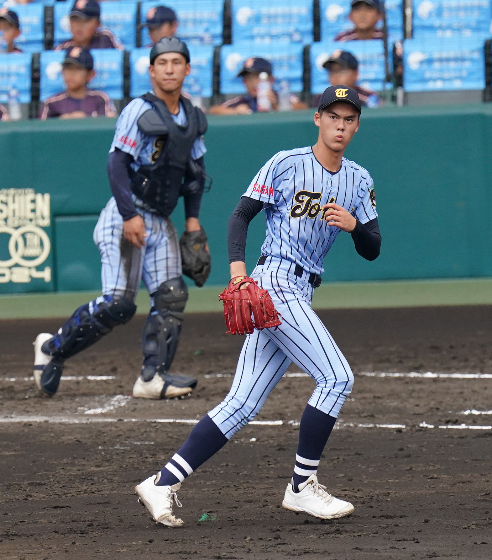 東海大相模が9年ぶり準々決勝へ 8得点で広陵破る 三塁側アルプスに
