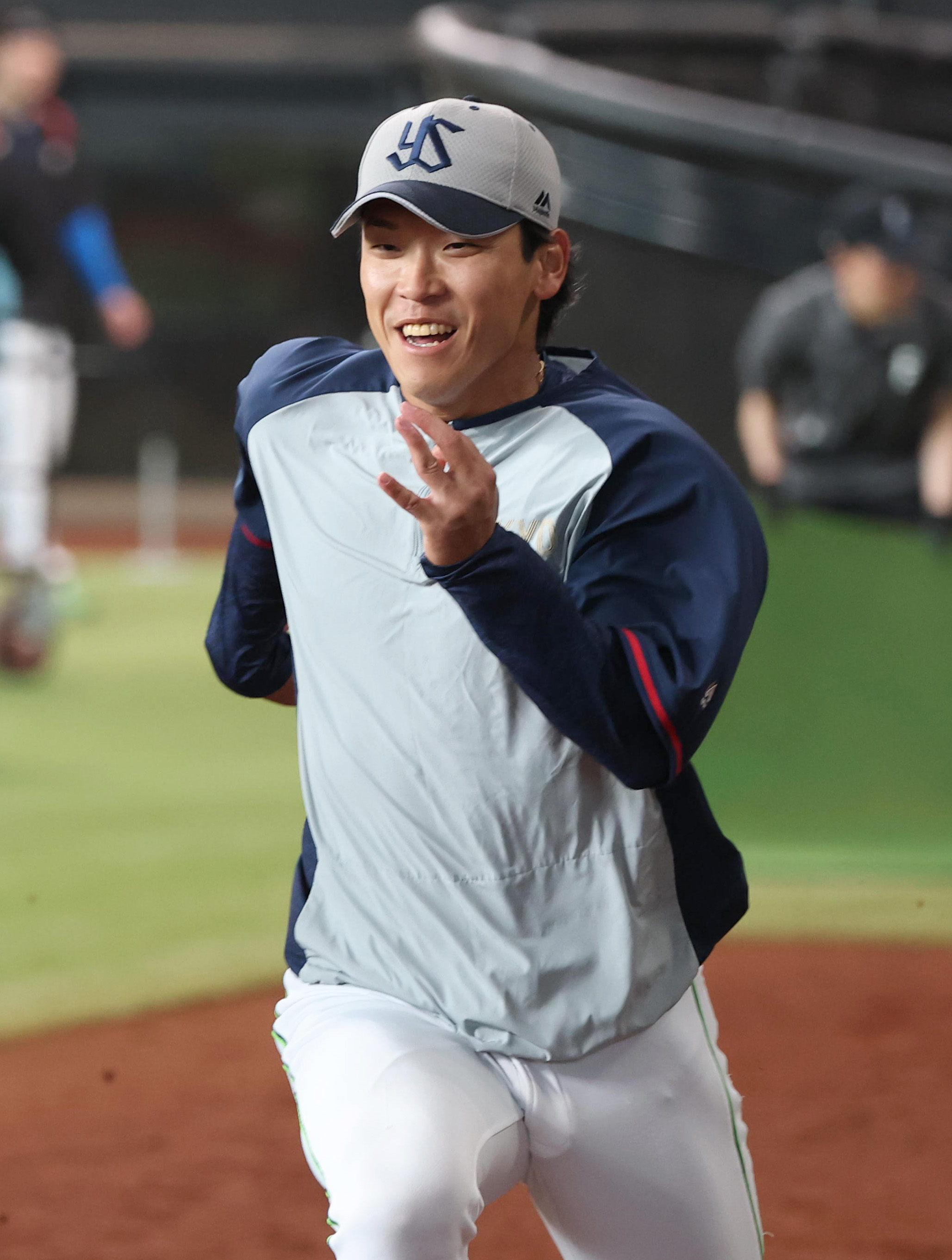 東京ヤクルトスワローズ 武岡龍世選手 実使用 ウォームアップシャツ #60 ヤクルト・武岡龍世、7試合連続スタメン 2軍生活で〝首位打者経験者