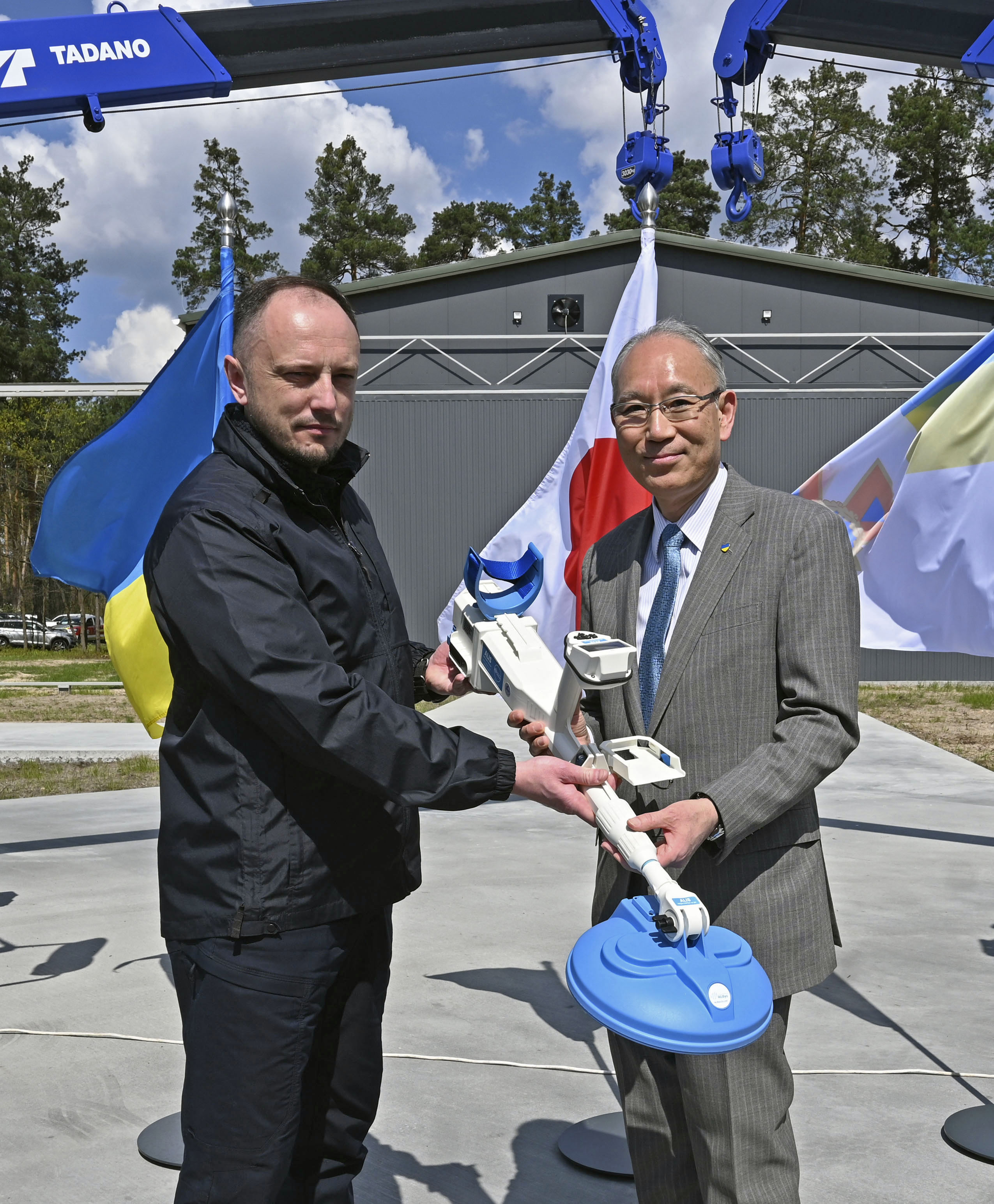 日本製の地雷探知機、ウクライナで活用へ 引き渡し式 - 産経ニュース