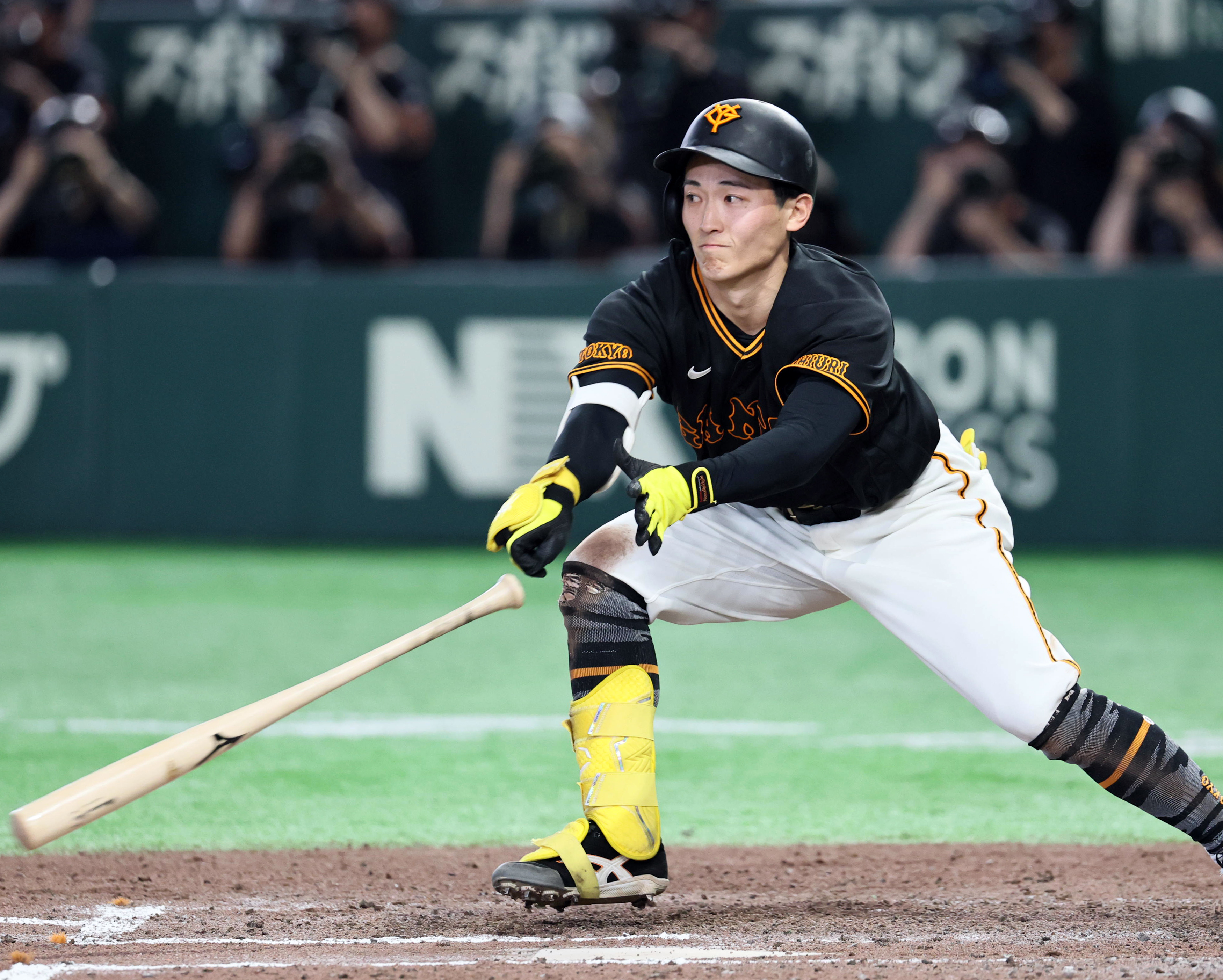 巨人・浦田俊輔に危険スイング罰則、初の「警告」が適用 バットがすっ