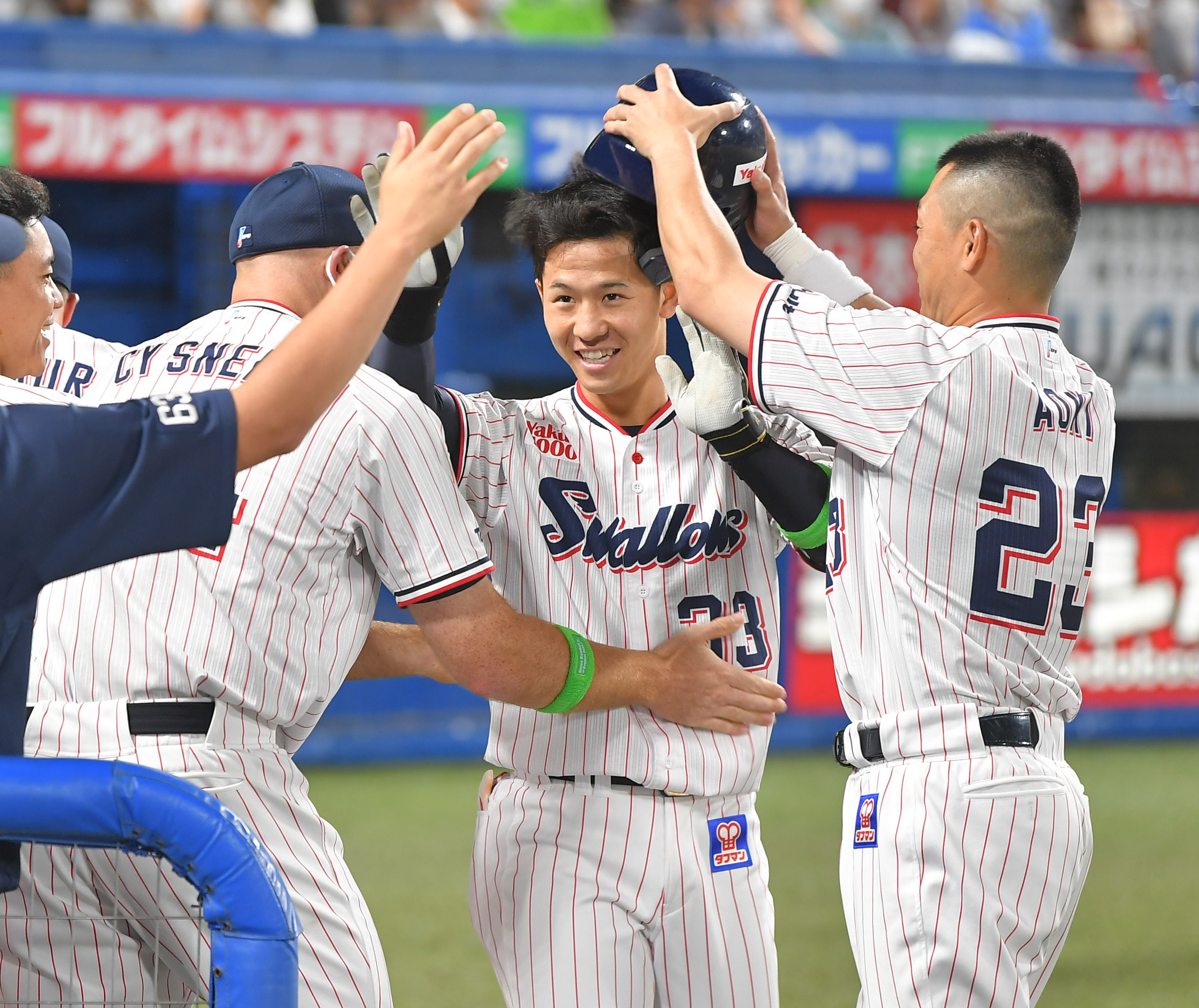 ヤクルト内山プロ初ホームラン・吉村プロ初勝利の記念ユニホーム