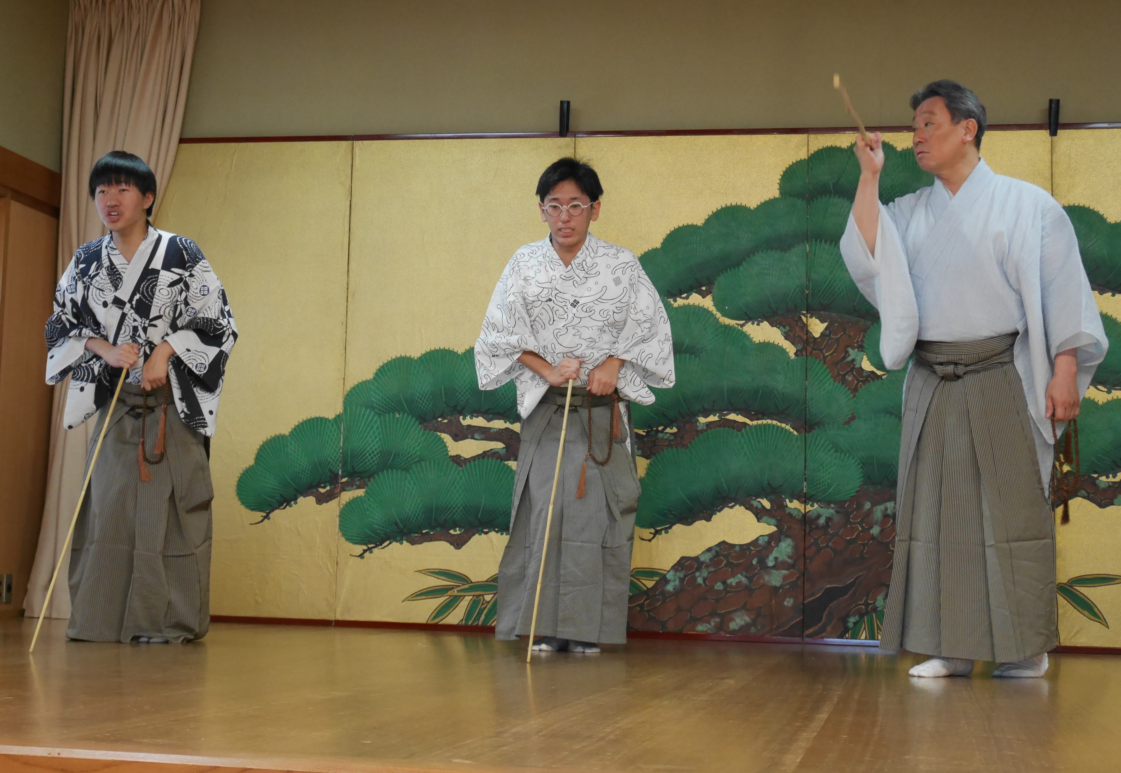 茂山千五郎家の双子の兄弟が“卒業論文” 竜正と虎真が大曲「釣狐」を20 