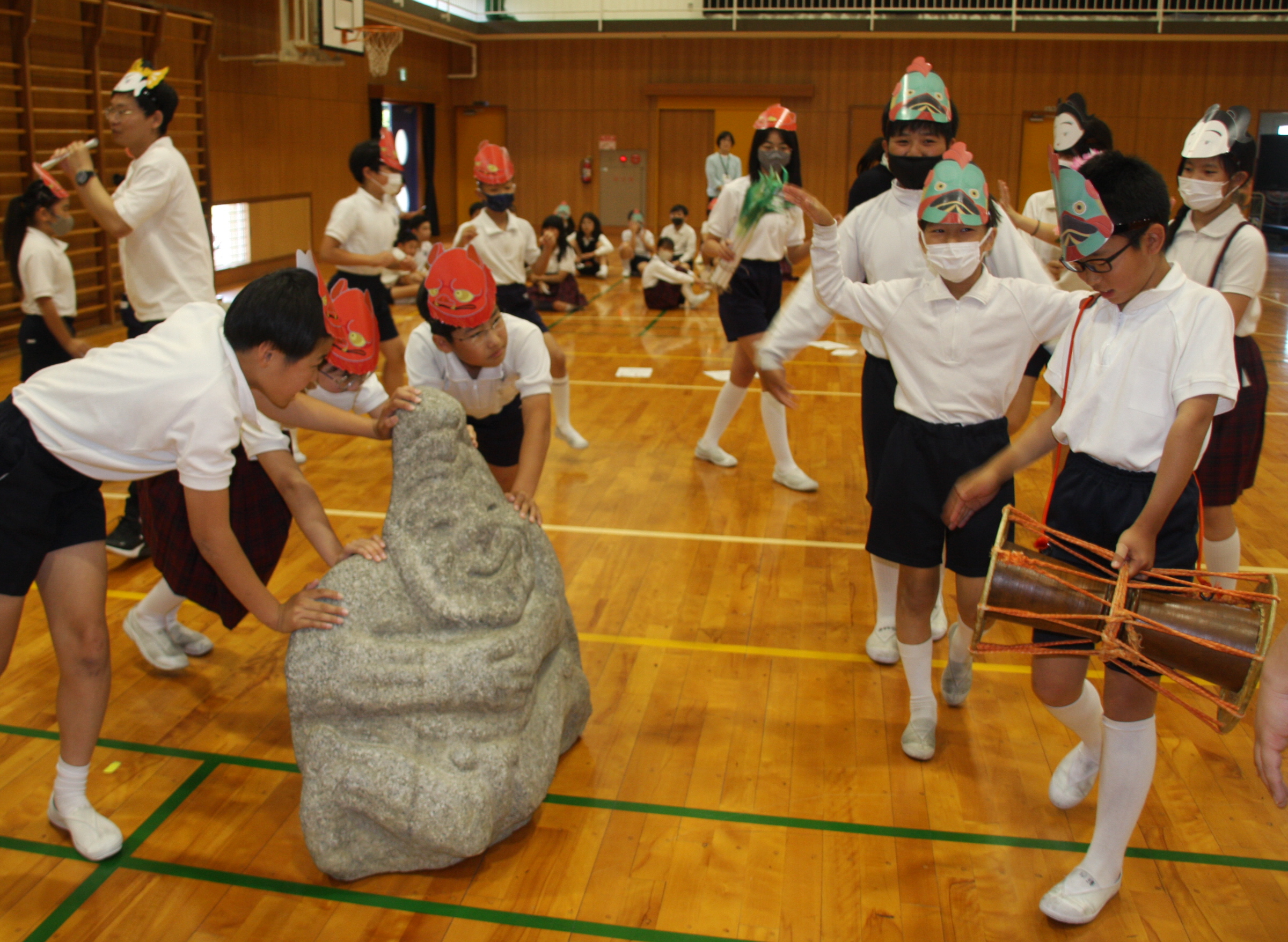 飛鳥時代伝来の「伎楽」を小学生が体験 奈良・明日香村 - 産経ニュース