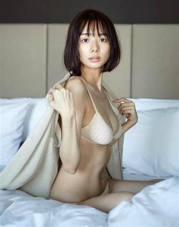 プロ雀士の岡田紗佳役満ボディー魅せる！念願の写真集に大感激 - サンスポ