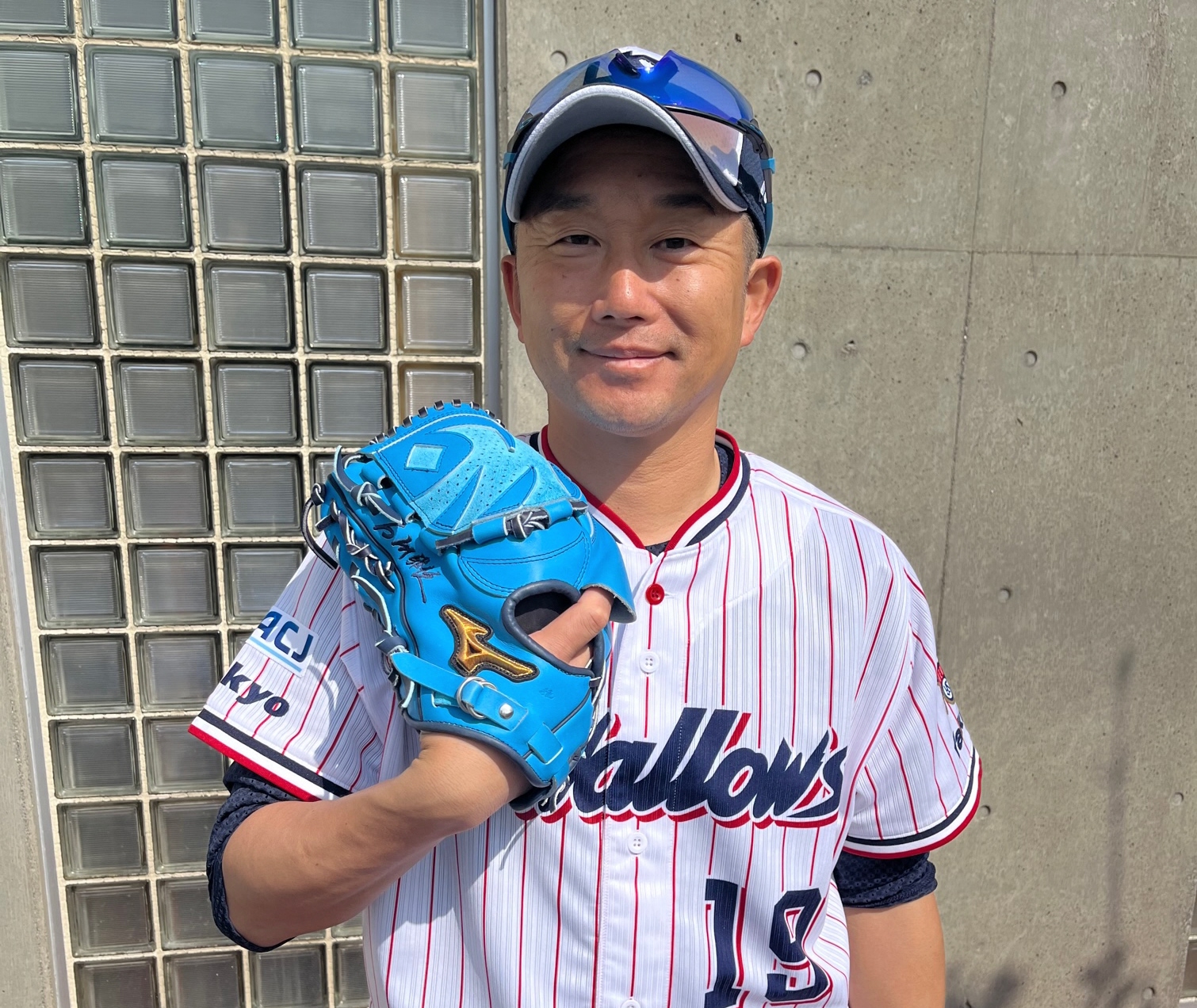 キャンプ日記】ヤクルト・石川雅規の右手には今季も水色グラブ！ 理由はバースデーカラー - サンスポ