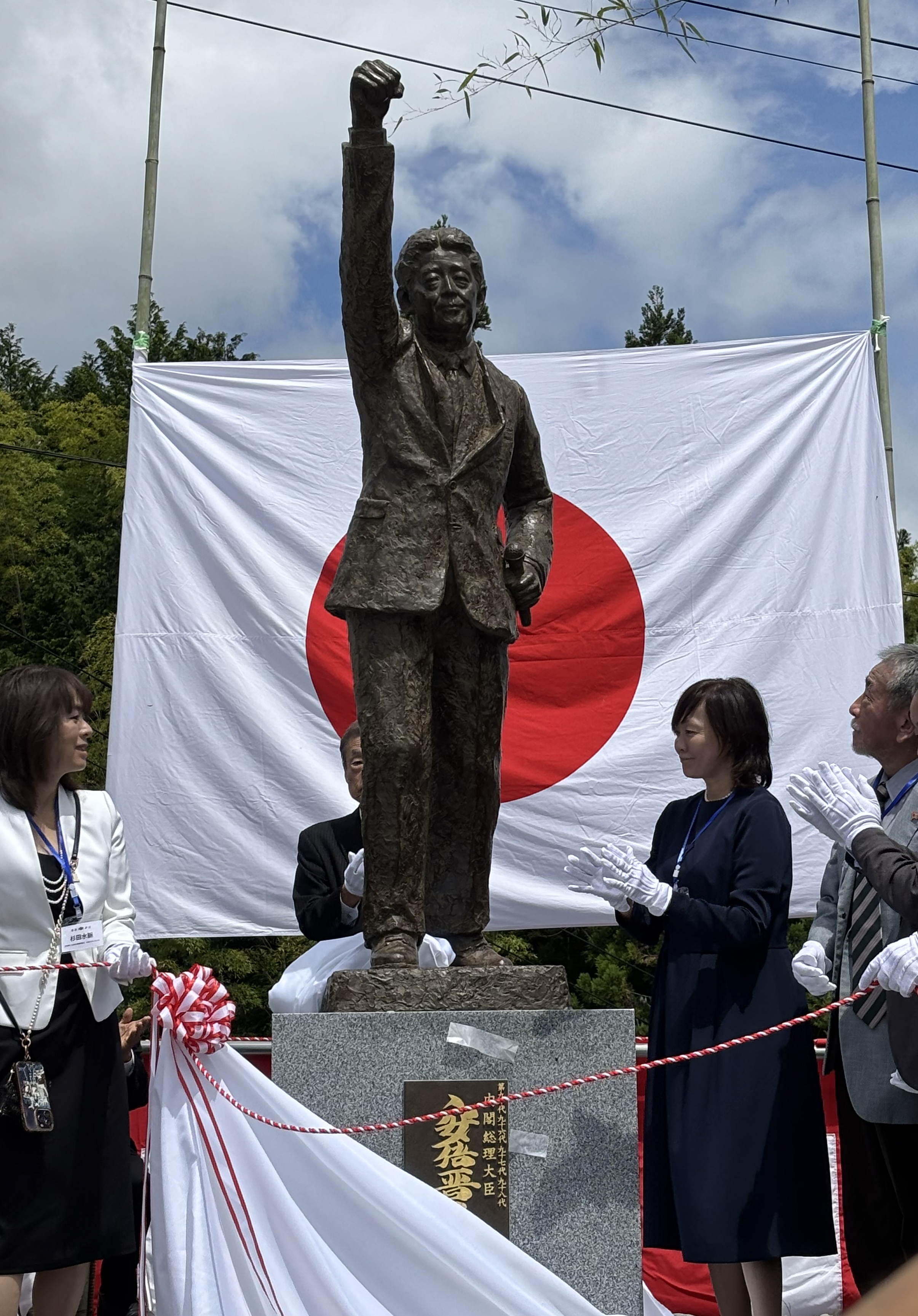 動画】安倍晋三元首相の銅像、除幕式が長野・阿南町で 昭恵さん、石平
