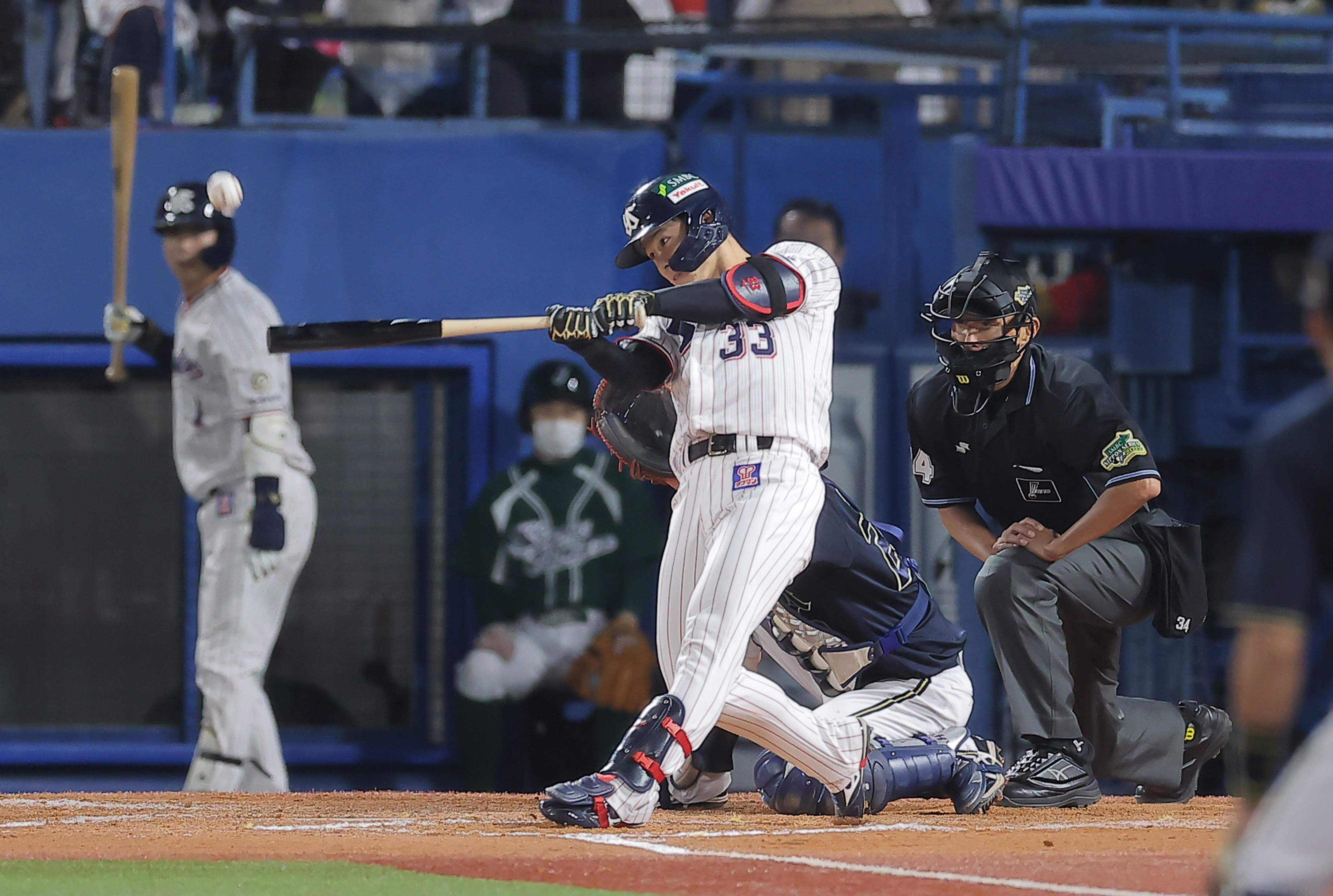 ヤクルト 内山壮真が大仕事弾 九回３点差から劇的ドロー 日本シリーズ代打で初打席 村上超え球団最年少１号 1 2ページ サンスポ