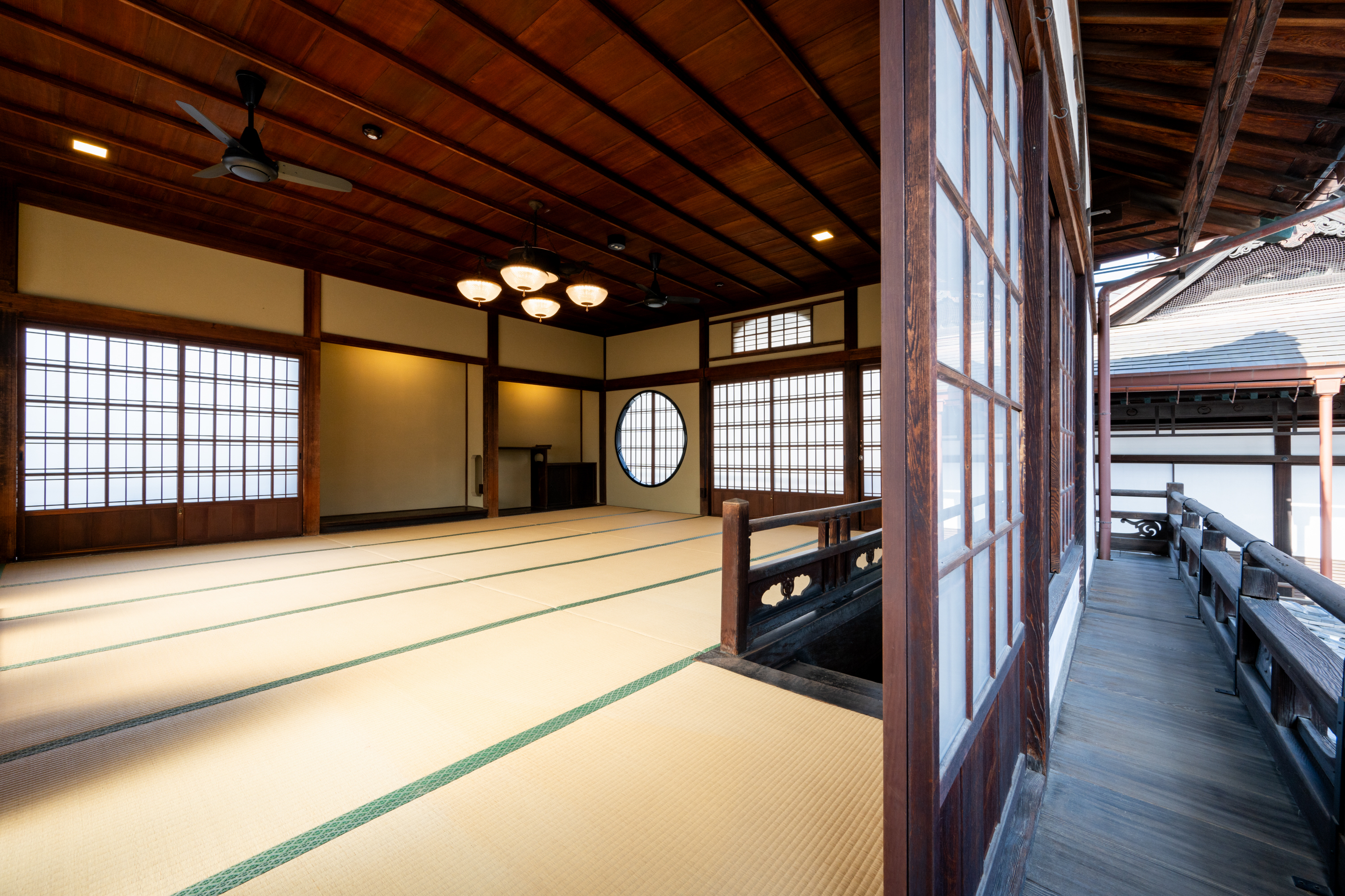 千と千尋の神隠し」湯屋モデル、道後温泉本館5年半ぶり全館営業 1日