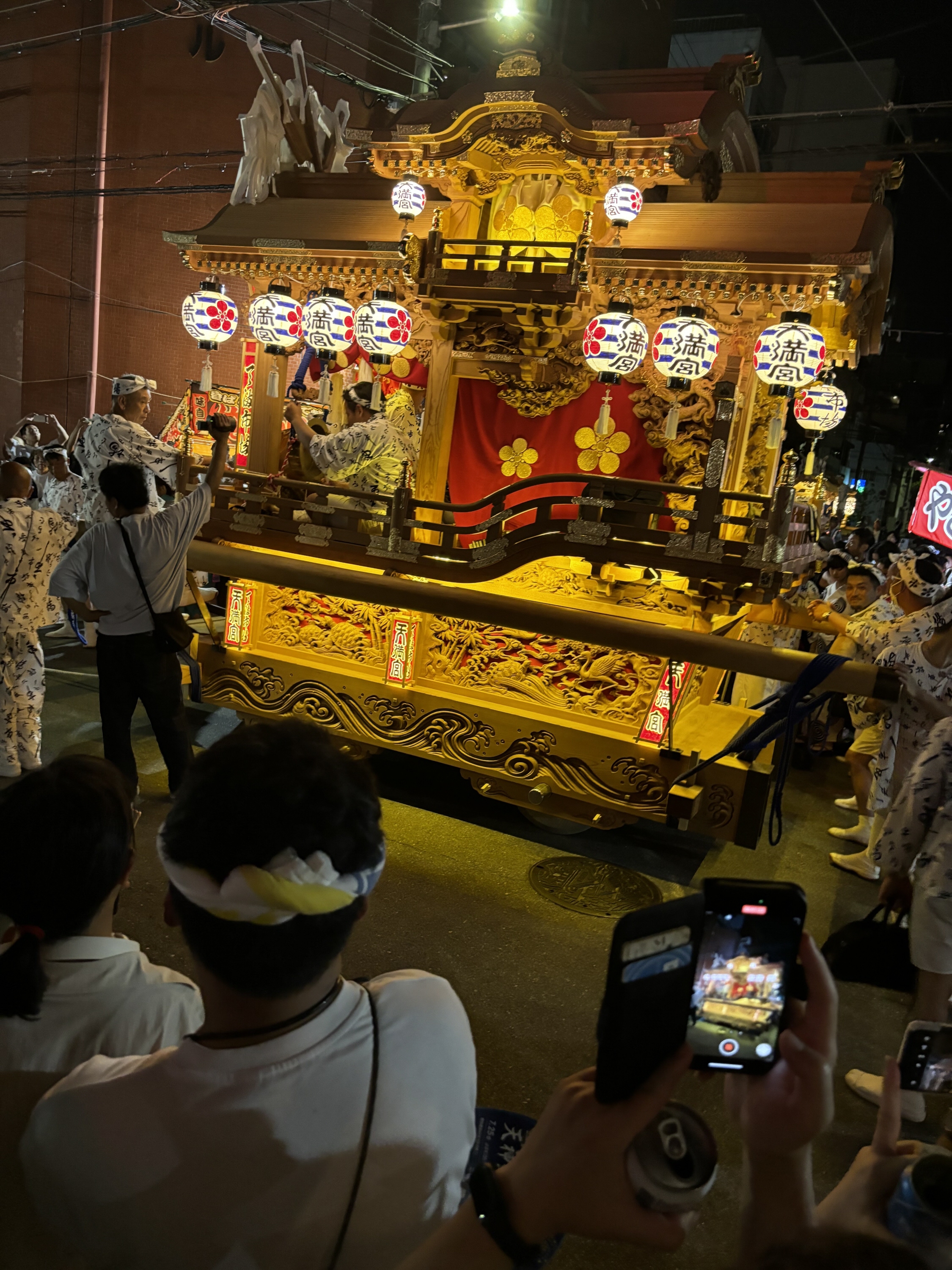 大阪・天神祭「三ツ屋根だんじり」 と祭礼 京都・祇園祭の山鉾にルーツ
