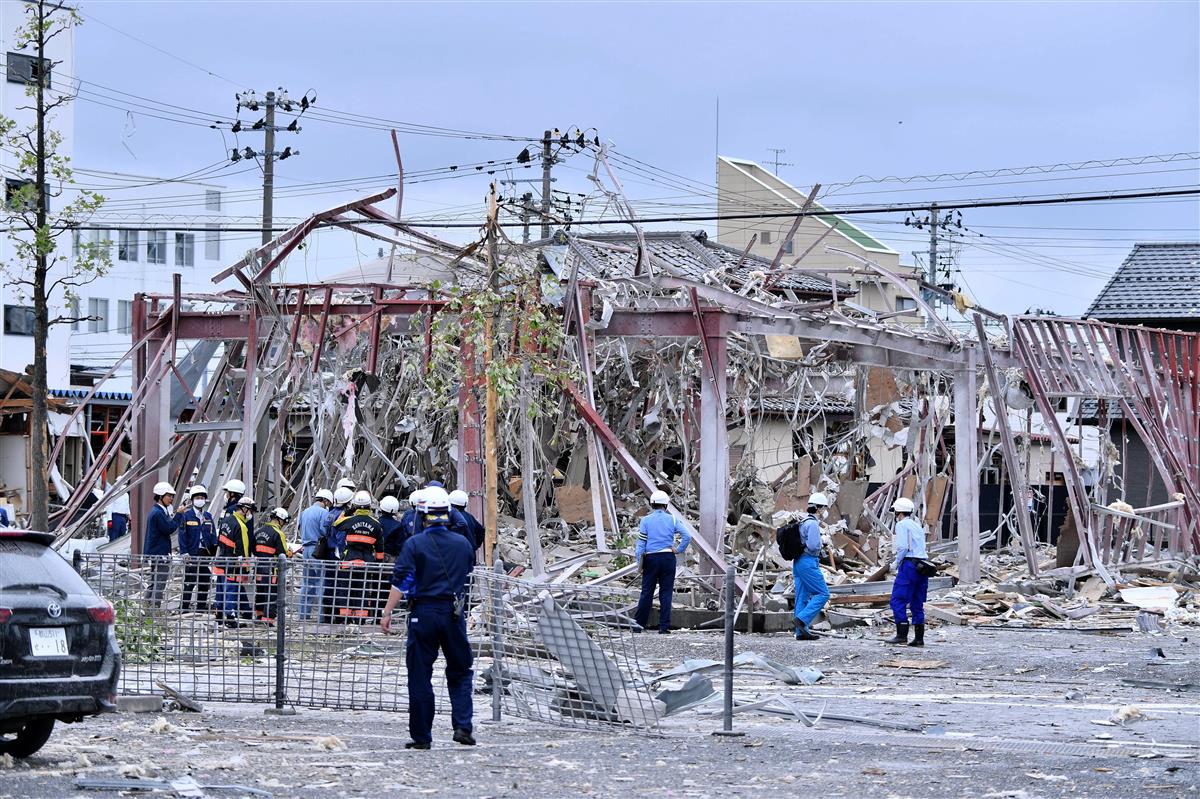 郡山の爆発事故 隣店の看板吹き飛び古い いきなり 看板出現 は間違い 1 2ページ イザ