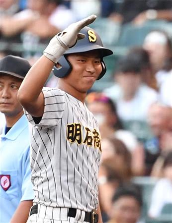 明石商 夏初星 重宮主将v打で一昨年v 花咲徳栄に競り勝った 甲子園 2 2ページ サンスポ