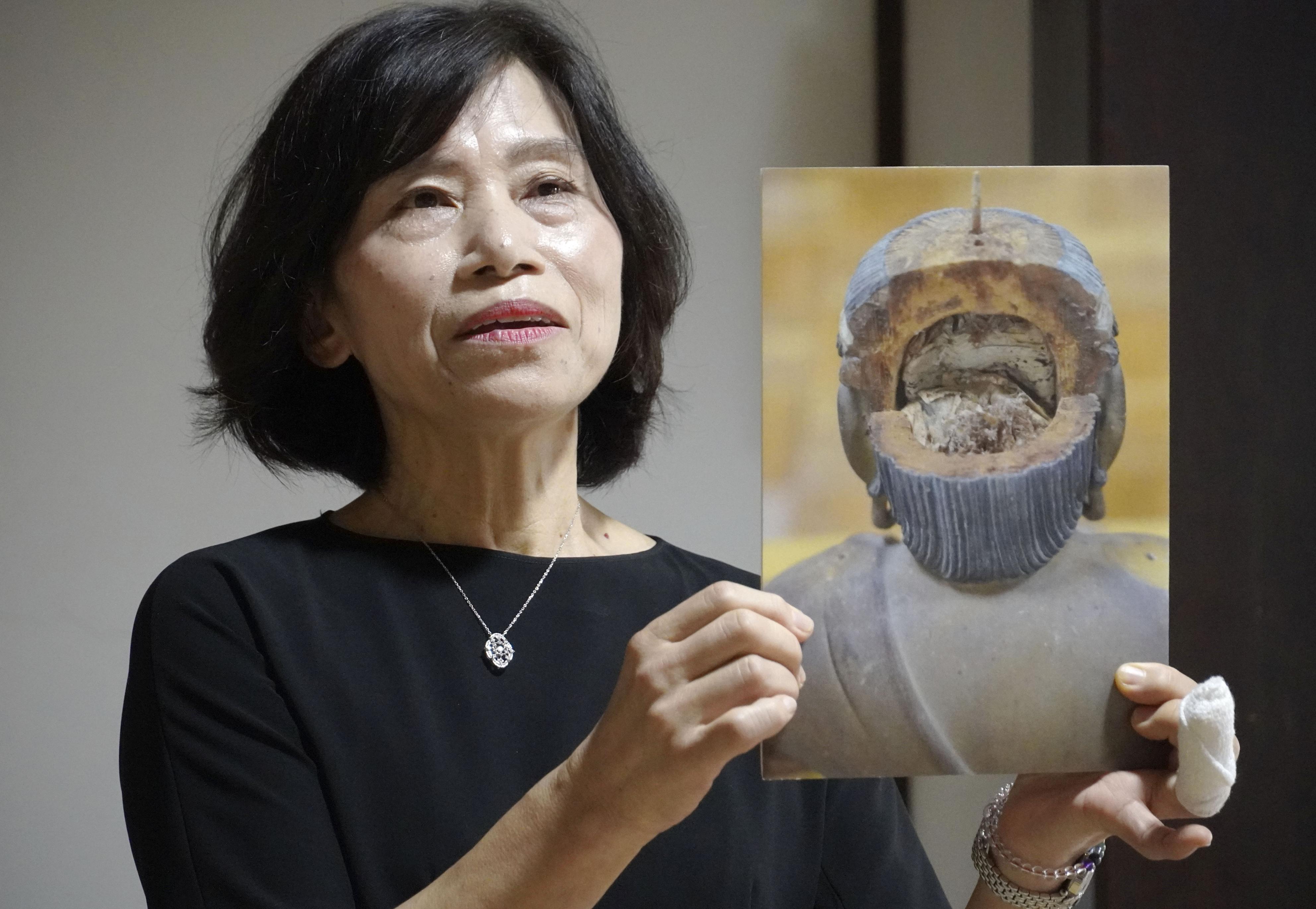 フォト】弥勒菩薩頭部から紙発見 広島、仏師や時期記す？ - 産経ニュース