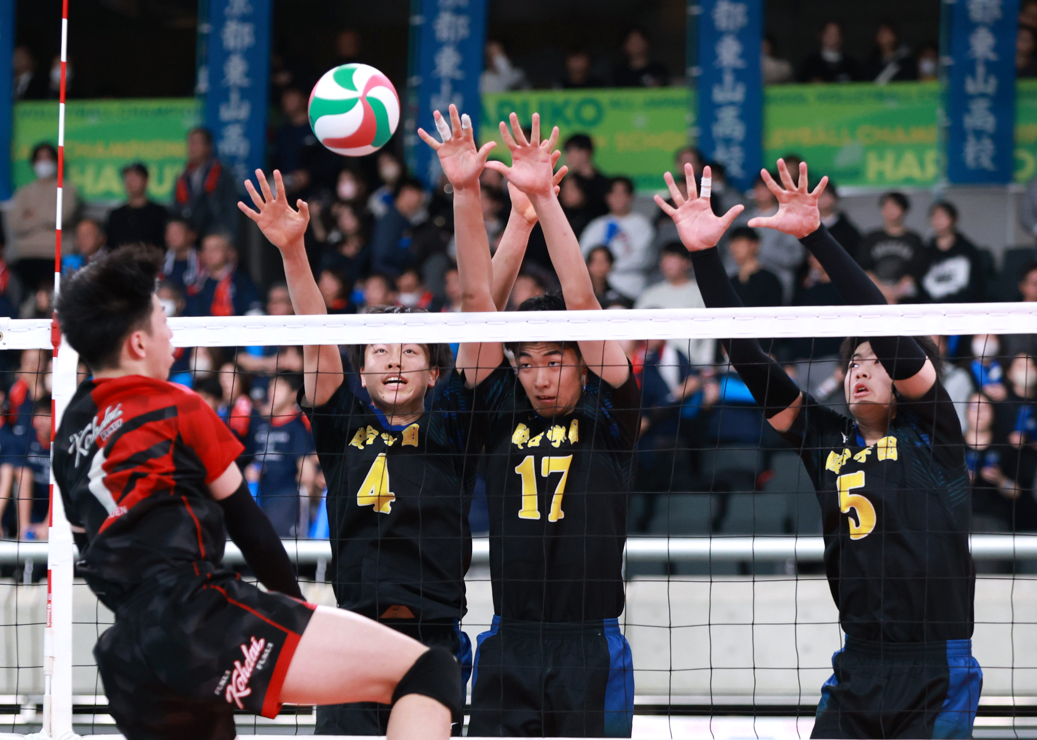 攻めるバレー」東京・駿台学園が準決勝進出 日本航空をストレートで