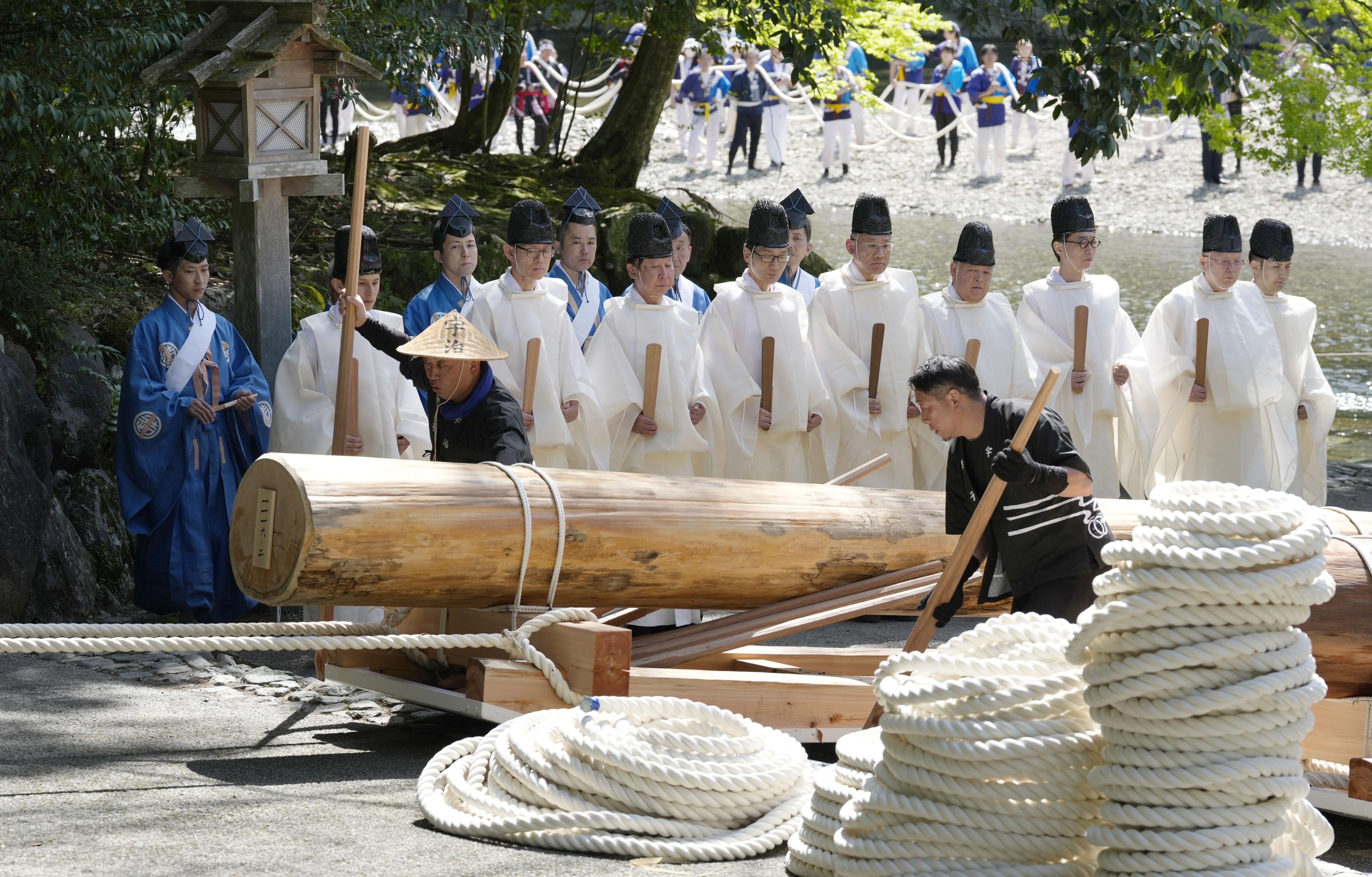 令和15年「式年遷宮」に向けてお木曳初式 伊勢神宮、3千人参加 - 産経