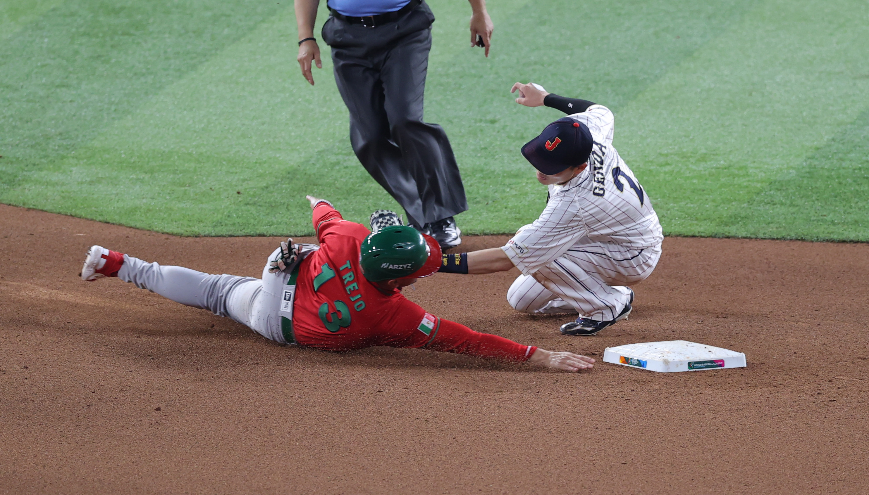 フォト】「源田の1ミリ」好守で話題 リプレー検証でアウト - 産経ニュース