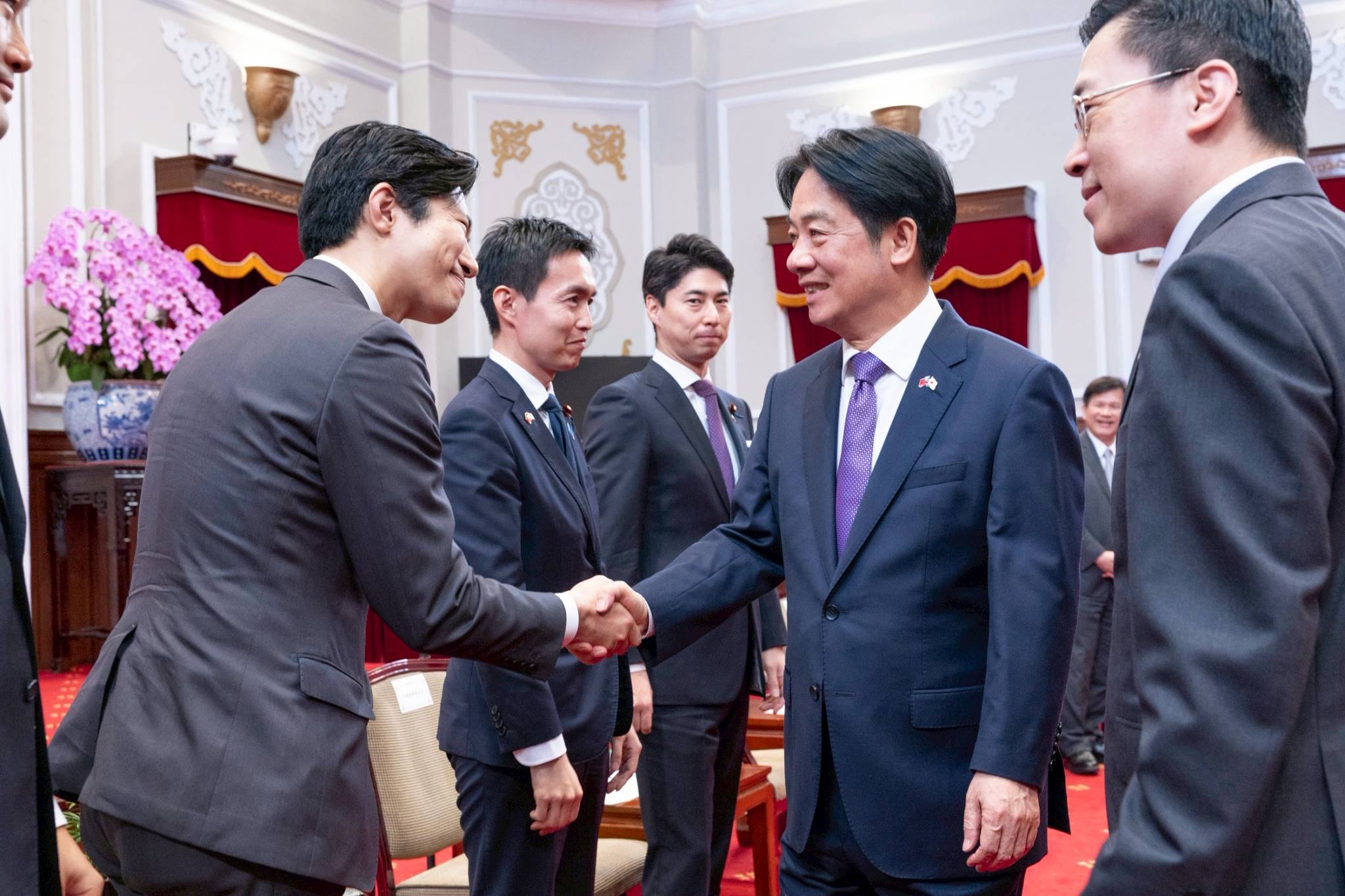 台湾の頼清徳総統、日台交流拡大を訴え 自民・中曽根康隆青年局長らと