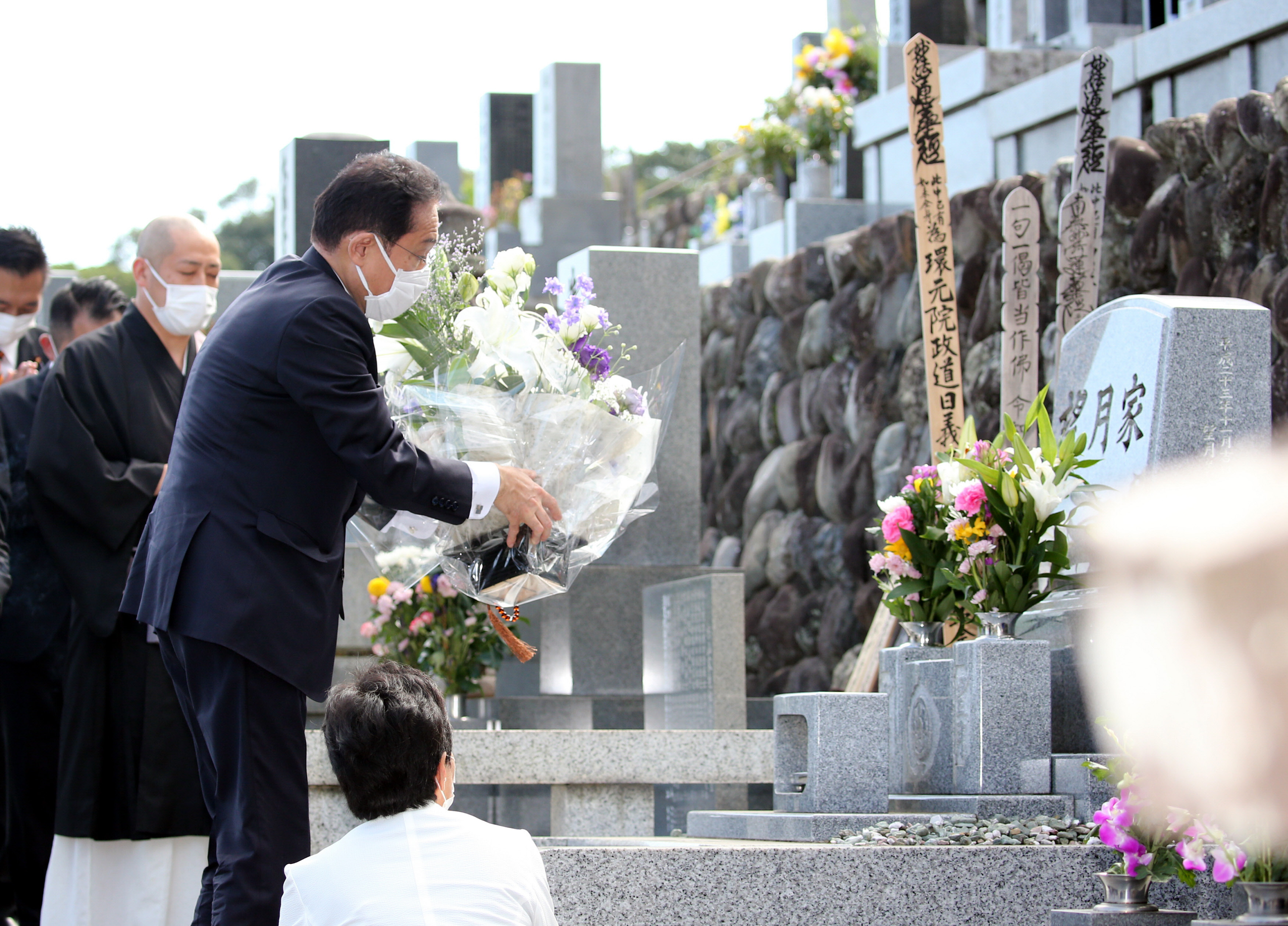 首相「力添え忘れない」 〝もっちゃん〟墓参に地元静岡は感謝 - 産経ニュース