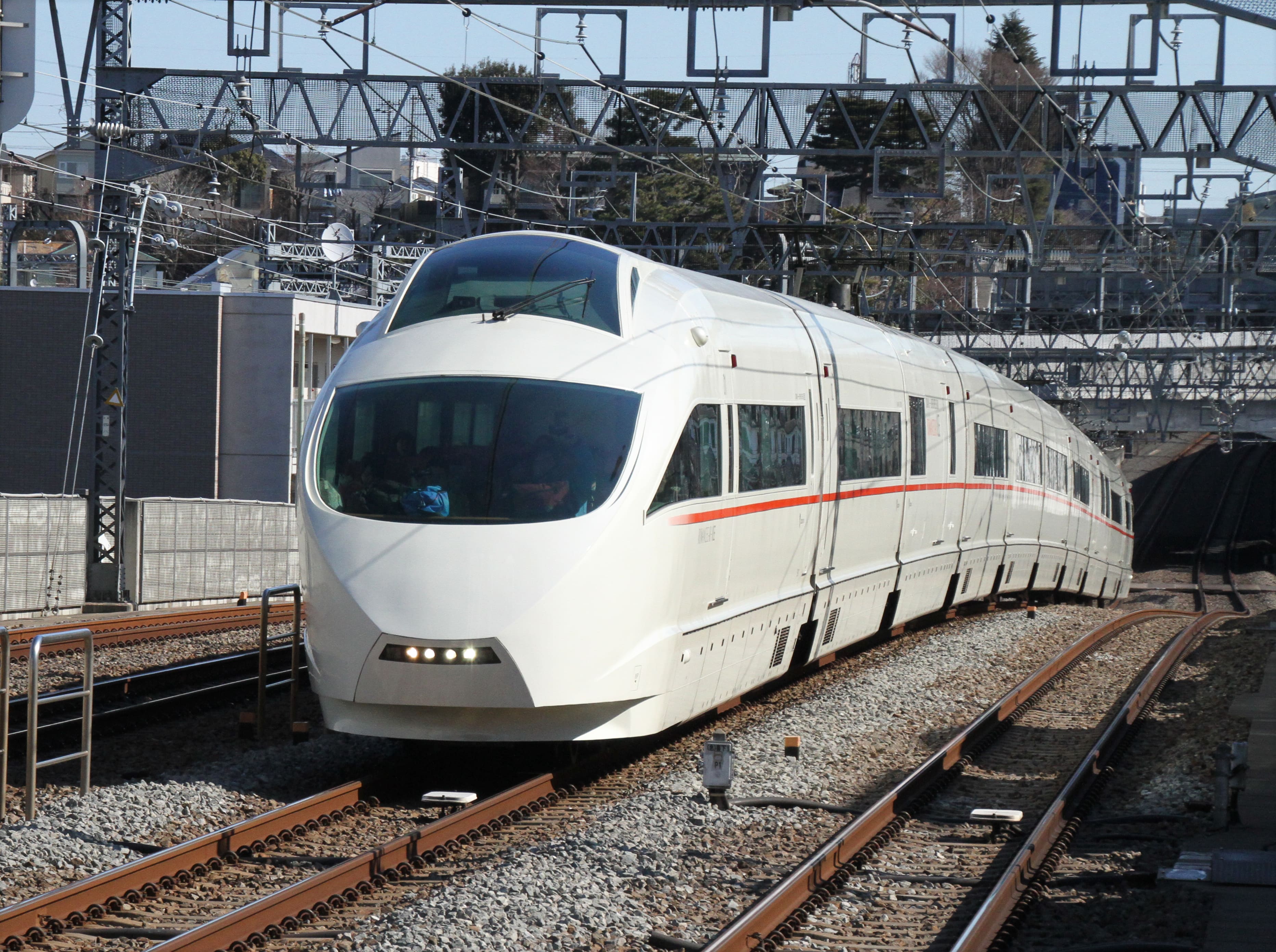 新型ロマンスカーに期待の声殺到！「サルーン付けてほしい」「ダブル