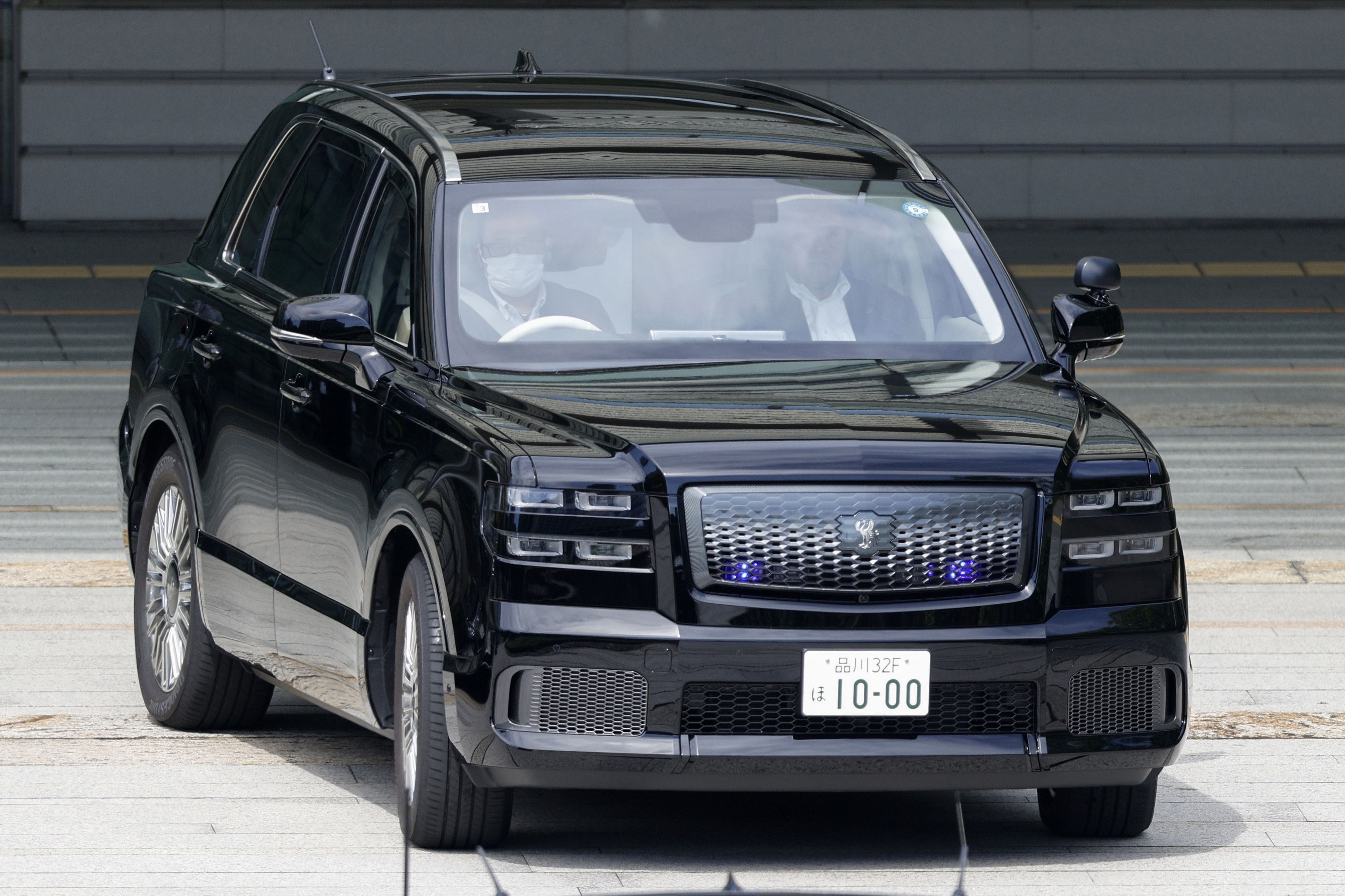 高市首相の専用車、SUVに新調 トヨタ、最高級ブランド - サンスポ