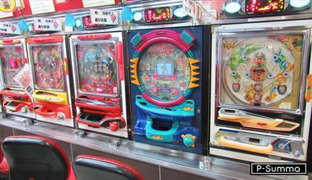 取材 １号機 ５号機まで遊べる 日本最大級のスロゲーセンに行ってみた 1 5ページ サンスポ