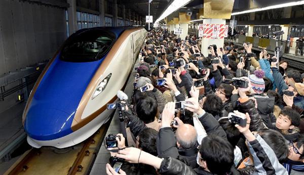 自撮り棒 に思わぬ 逆風 危険 ｊｒ西日本が北陸新幹線５駅で異例の使用禁止措置 1 2ページ 産経ニュース
