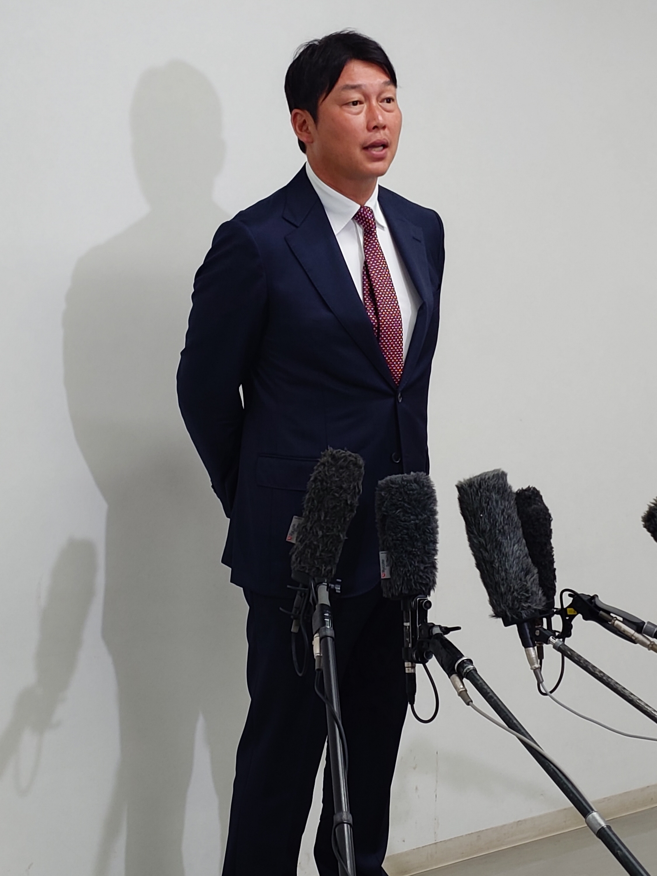 広島・新井貴浩監督、4年目の来季へ「核となる選手の育成」を宣言