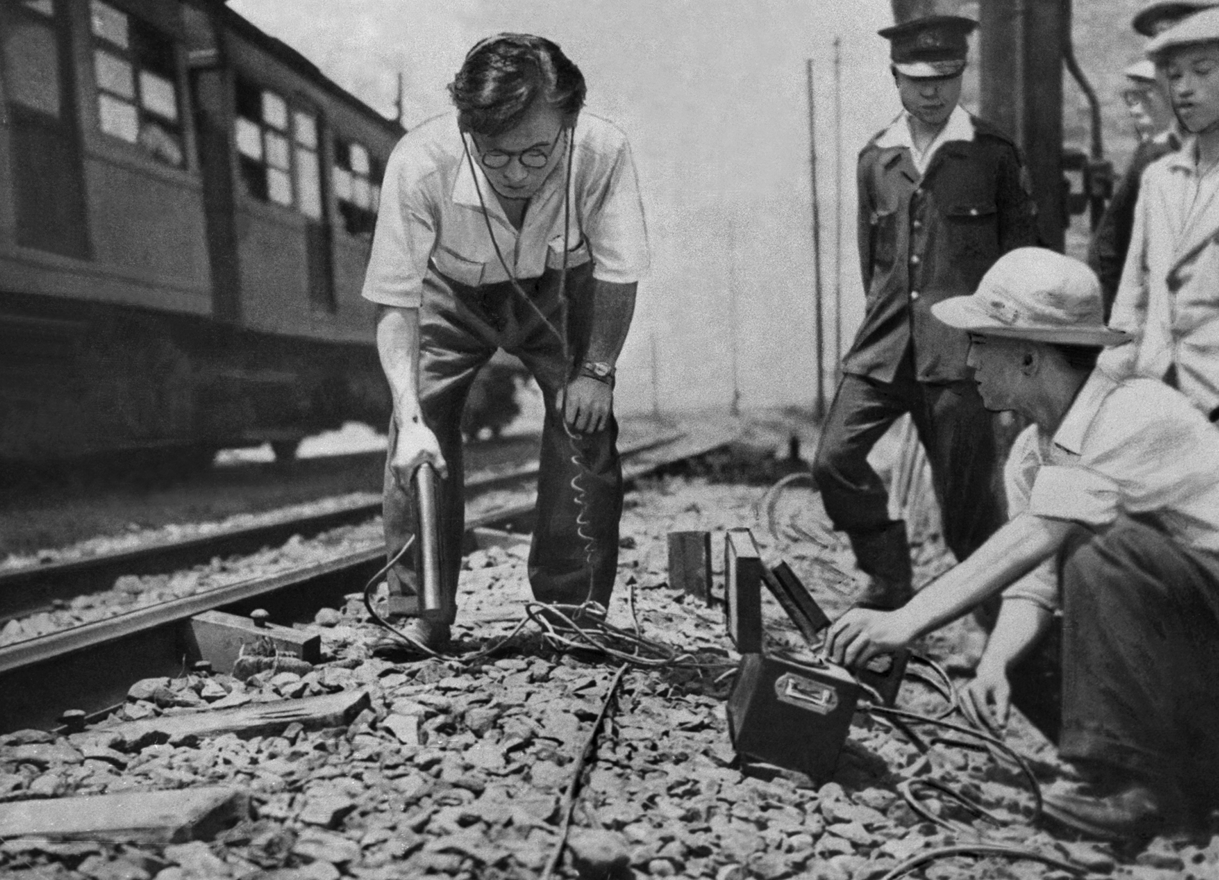 父と日本にすてられて その半生を通した東南アジアの歴史 父と日本にすてられて その半生を通した東南アジアの歴史 人文