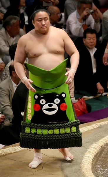 熊本地震】被災地への思いを胸に土俵へ 佐田の海は「くまモン」の化粧