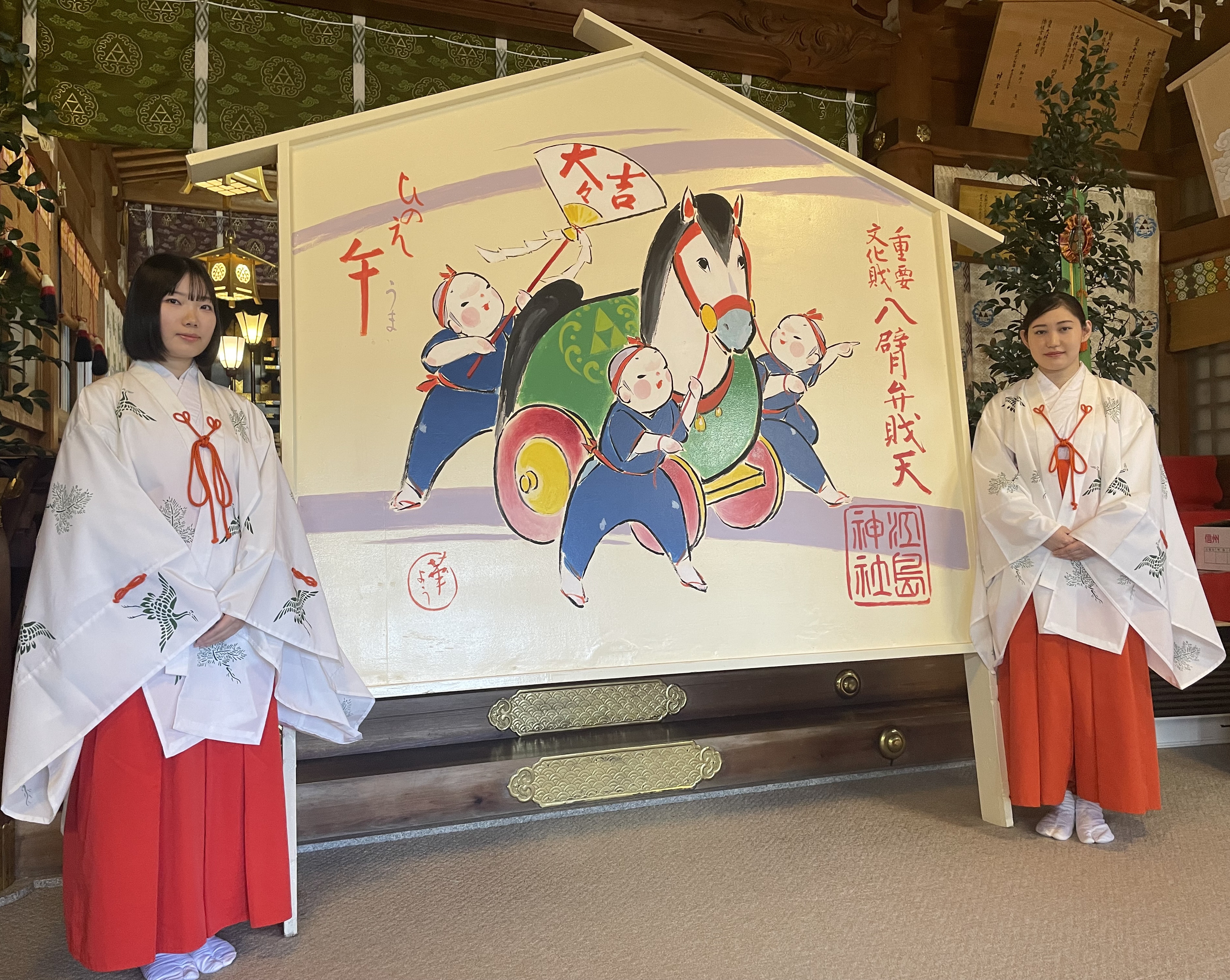 江島神社で令和8年の干支「午」を描いた大絵馬お披露目 高さ約2・5