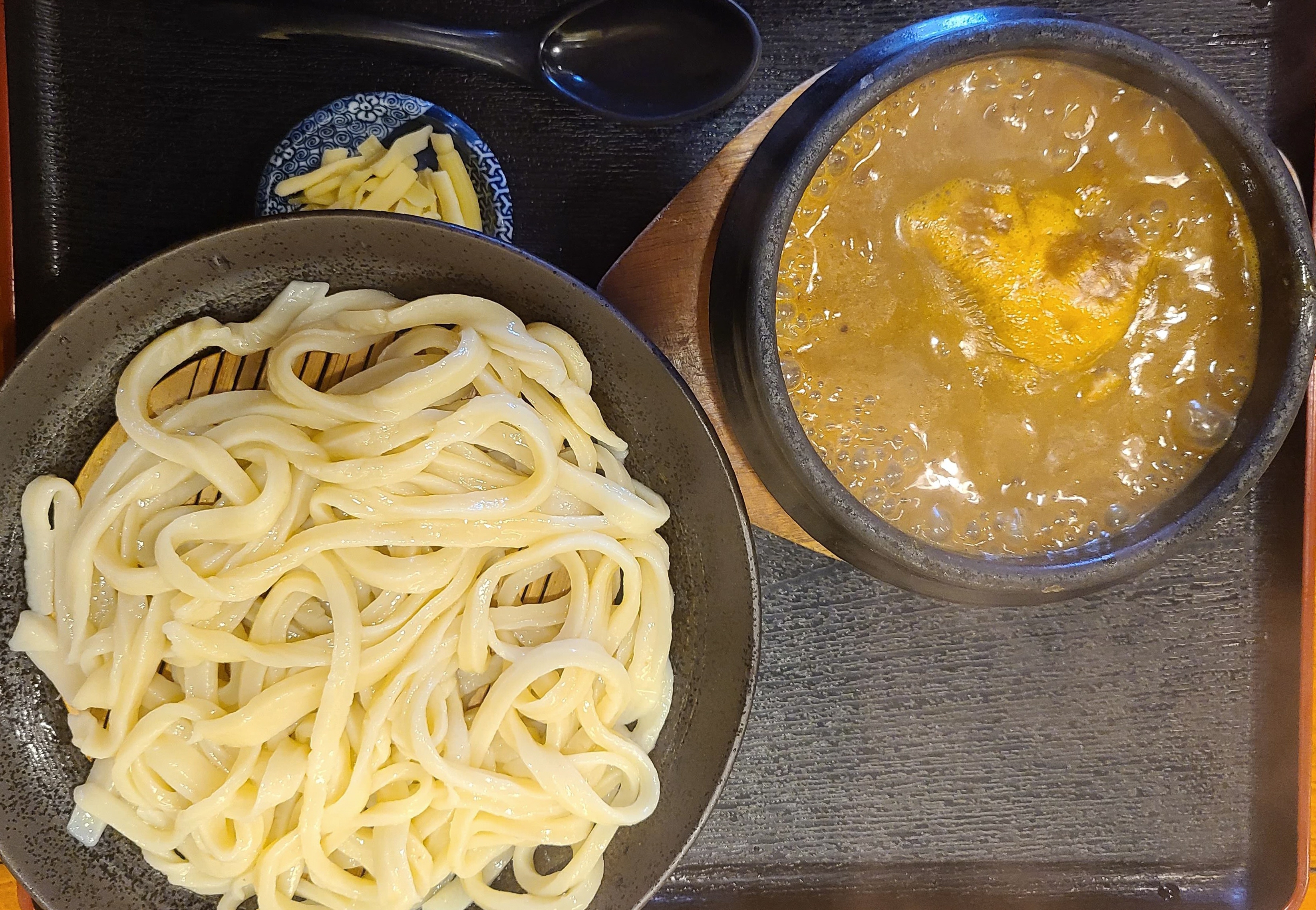 うどんさま 特製かれぇつけめん 汁は極上シチューのよう さいたま市の「手打ち