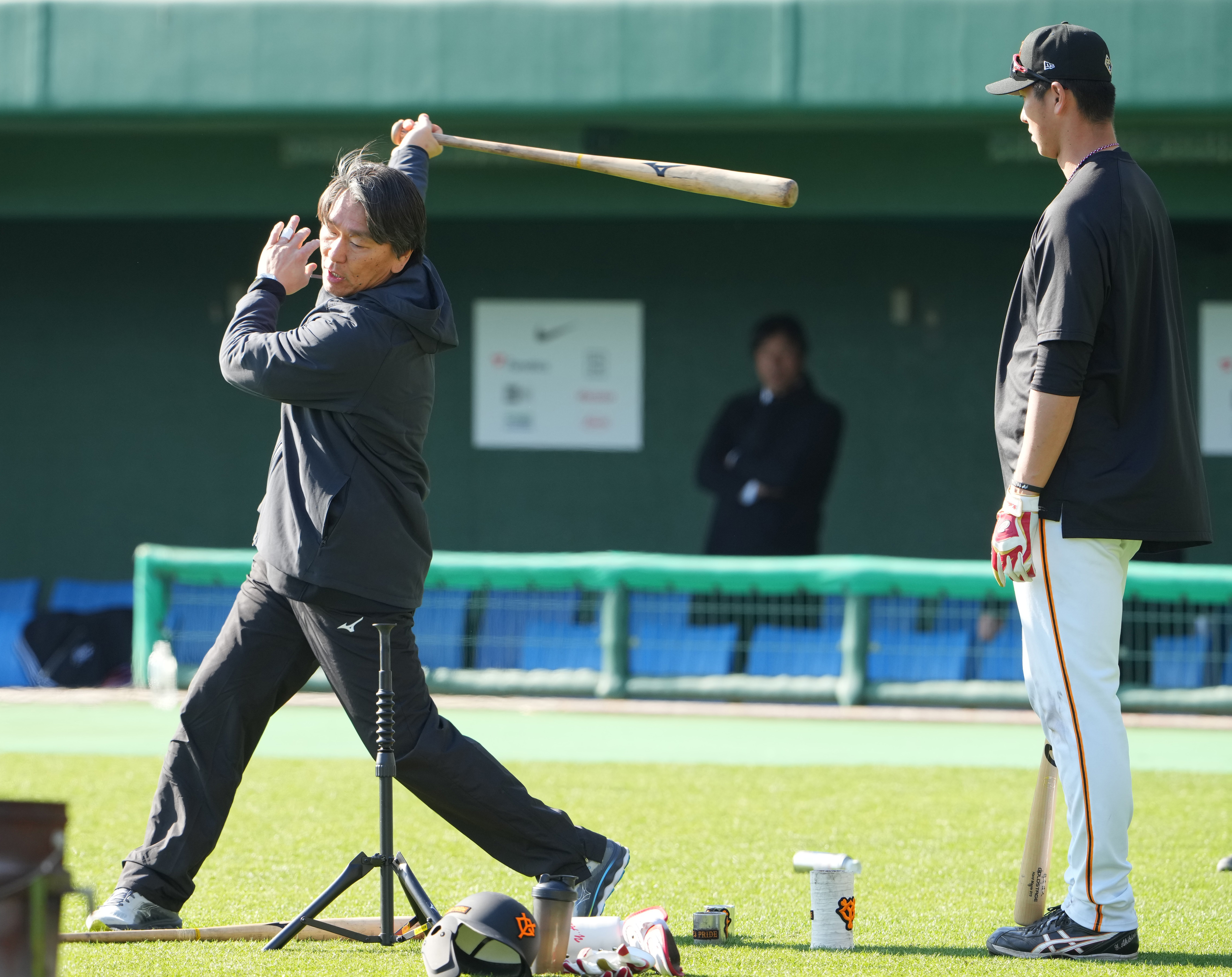 松井秀喜さん、レッドカーペットで登場 巨人・後輩たちを指導 - 産経