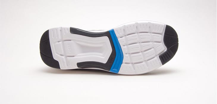 履き心地良く、履いて歩くことが足のケアになる男女兼用コンフォート