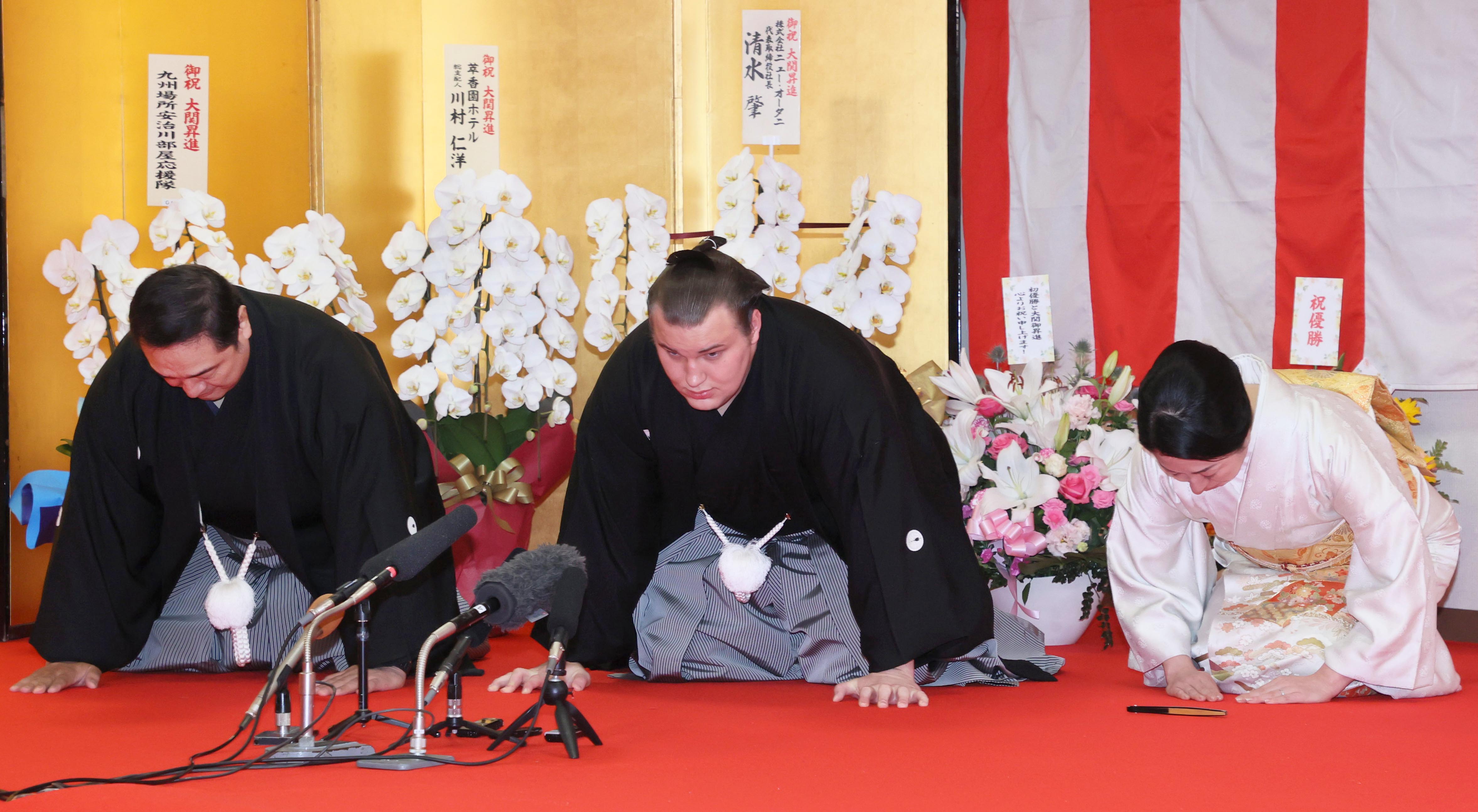 大関安青錦が誕生「上を目指して精進」 ウクライナ出身初、初土俵から