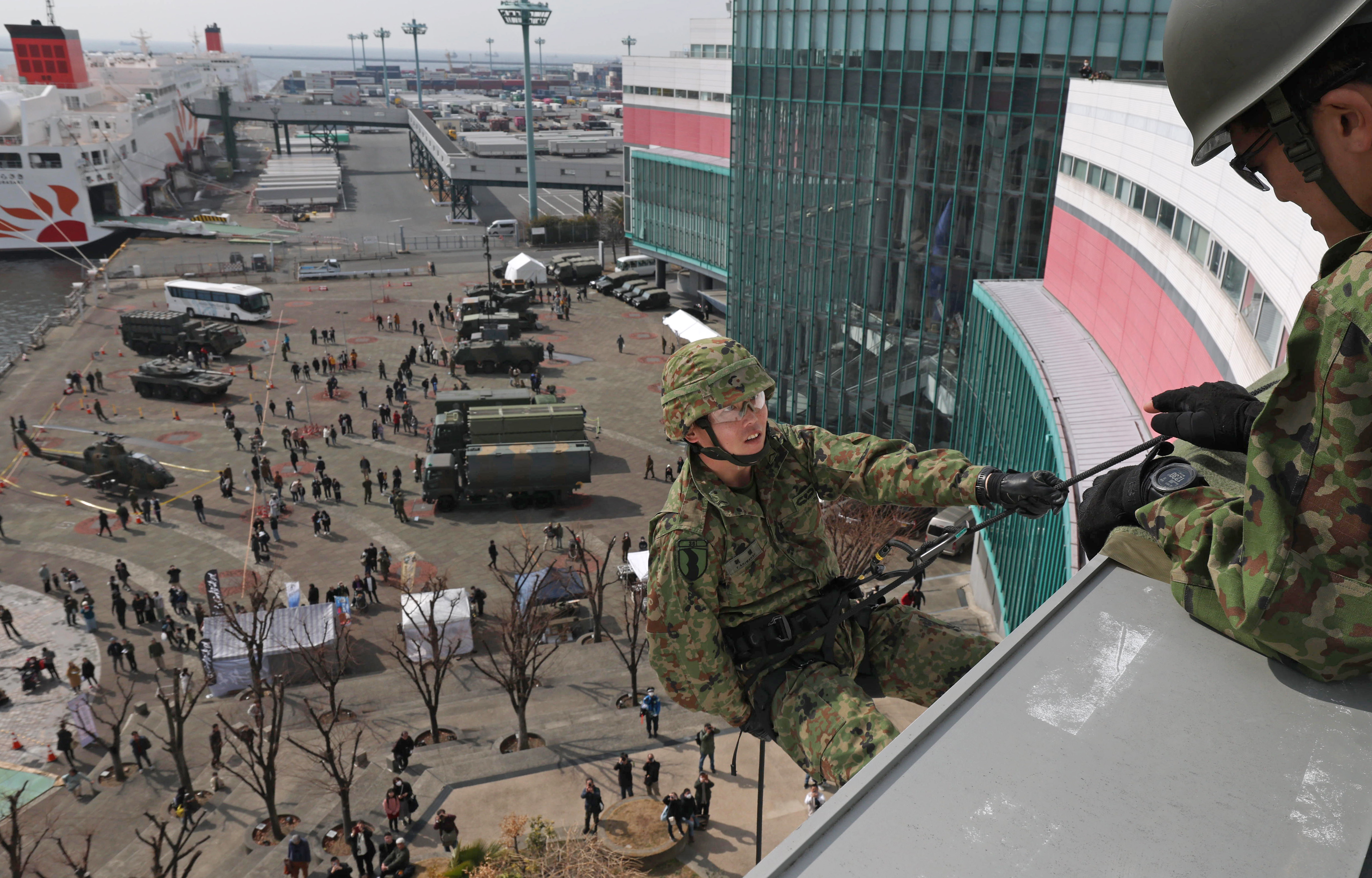 対戦車ヘリが大阪・住之江に飛来、ATCで防衛防災フェス - 産経ニュース