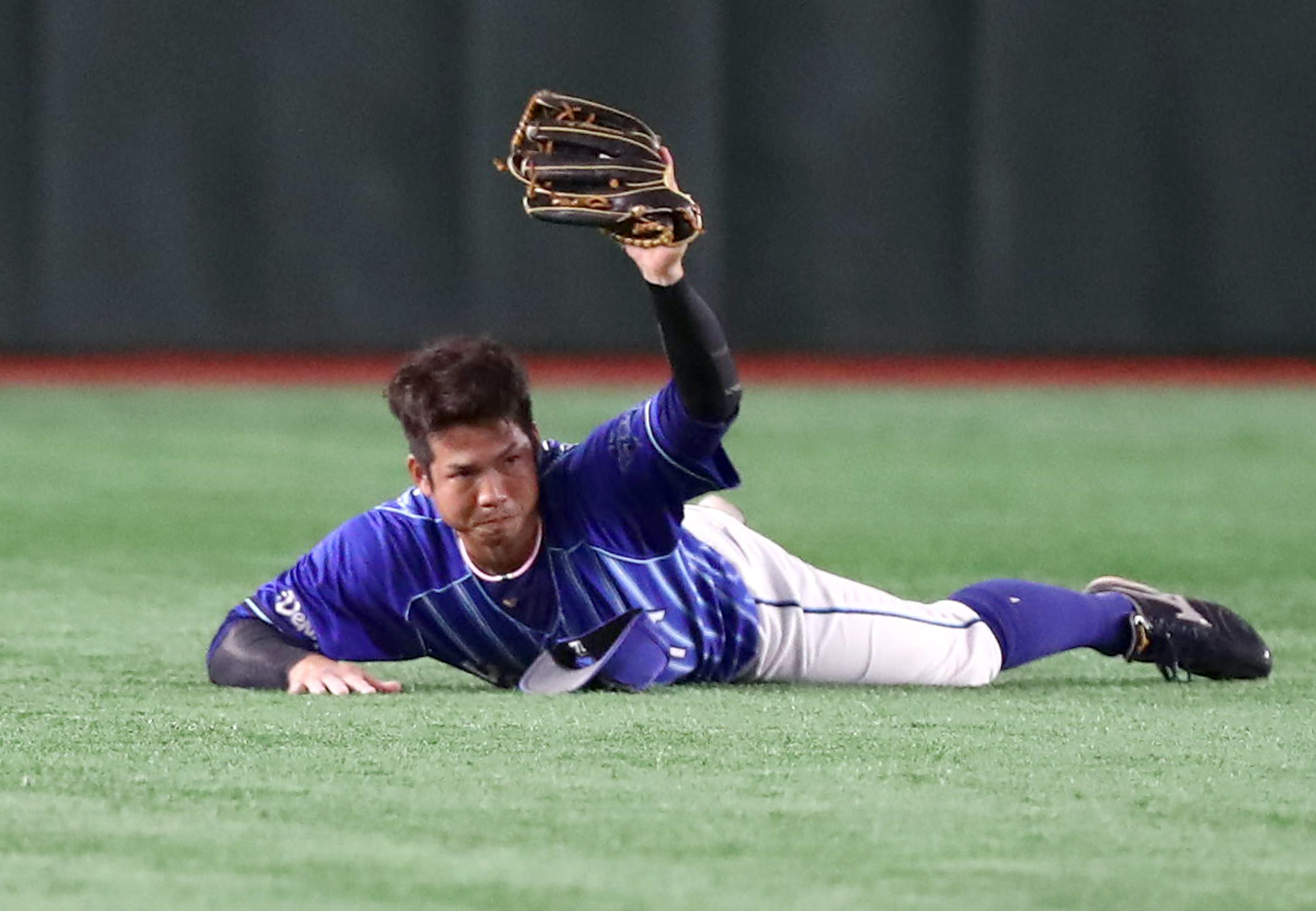 DeNA・桑原将志、超美技ダイブでピンチ救った！！ 抜ければ大量点