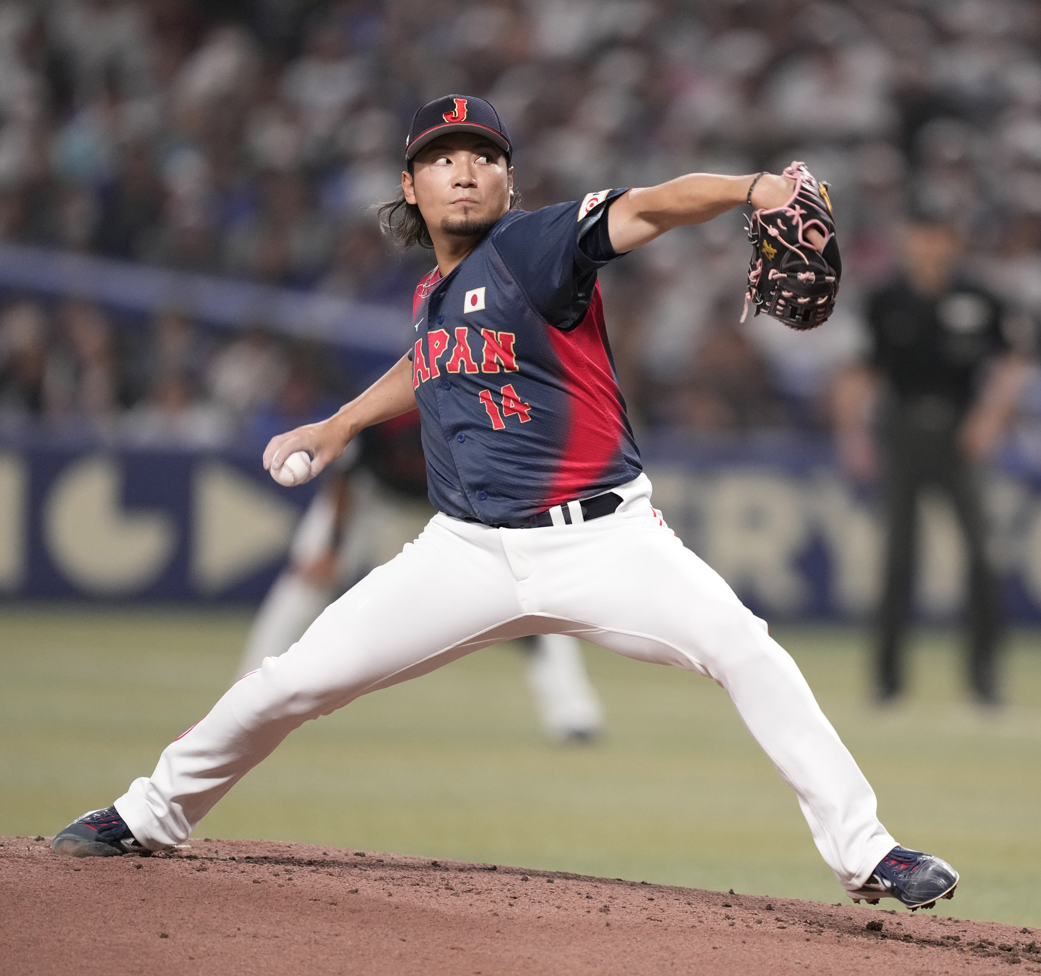 侍ジャパン・伊藤大海がピッチコムをもってサイン伝達していた 「自分
