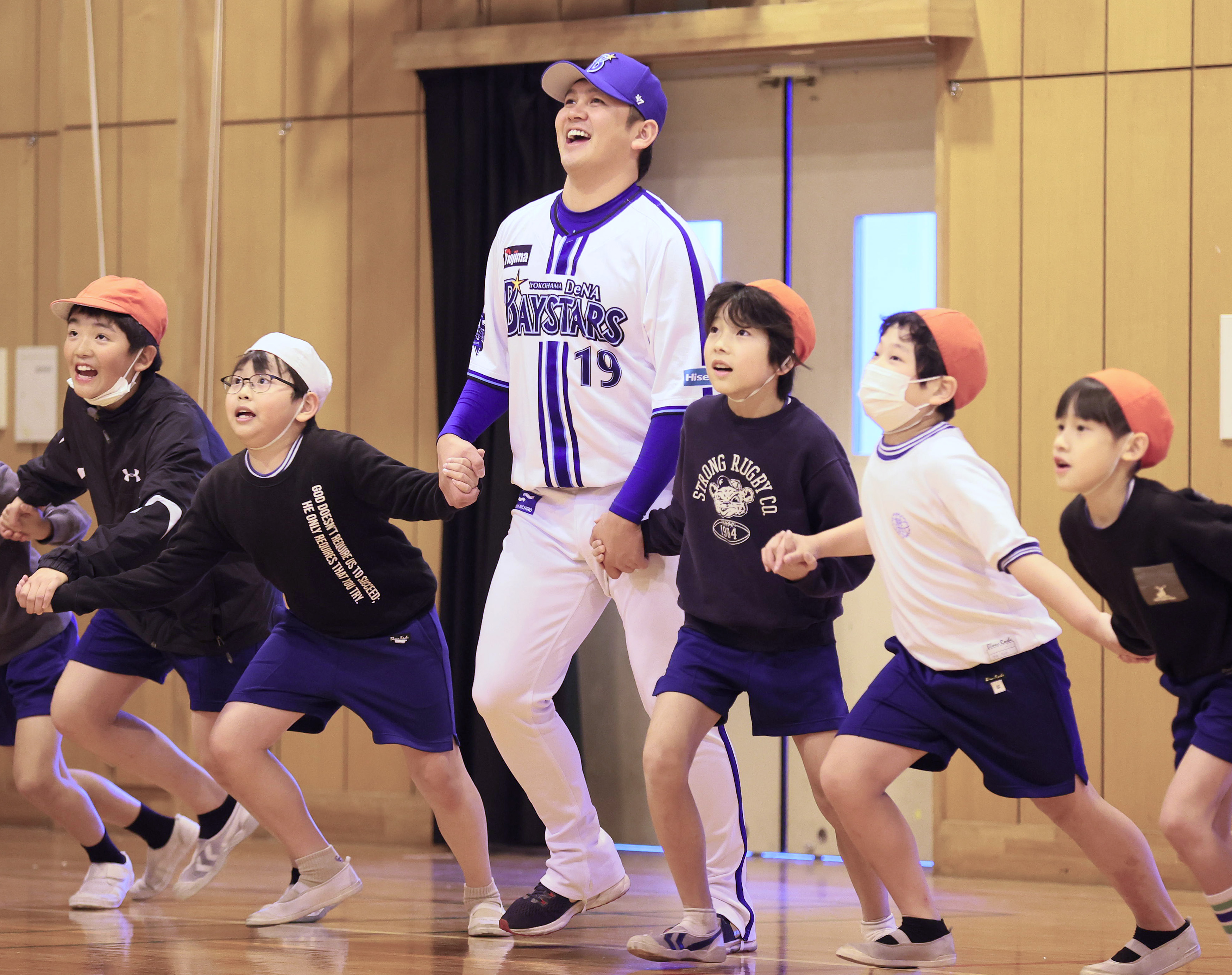 #18 山﨑康晃選手 直筆サイン ★ルーキー 本拠地開幕シリーズ 配布ヘルメット 18 山﨑康晃選手 直筆サイン ルーキー 開幕 配布ヘルメット