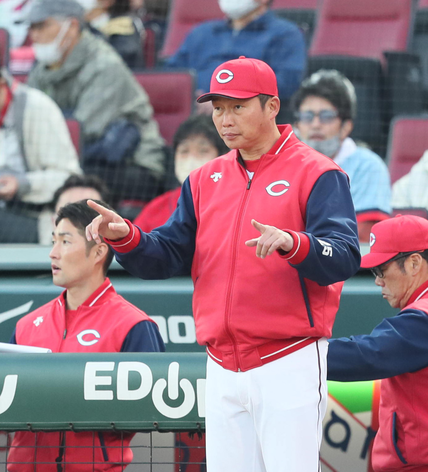 広島・新井貴浩監督がリクエスト初成功　〝三度目の正直〟…