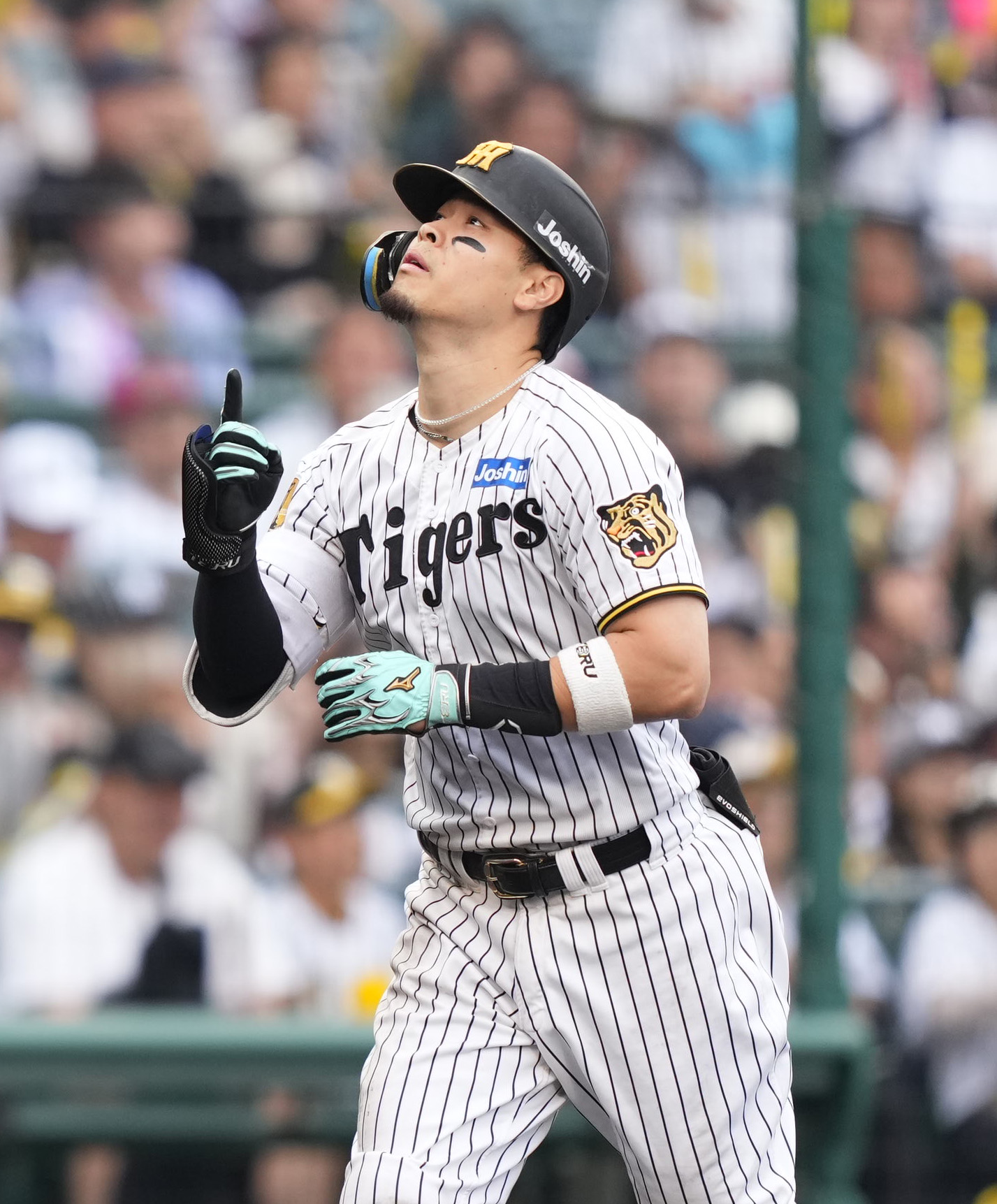 阪神・佐藤輝明がリーグ単独トップの8号ソロ！ 一気の4安打で打率・405