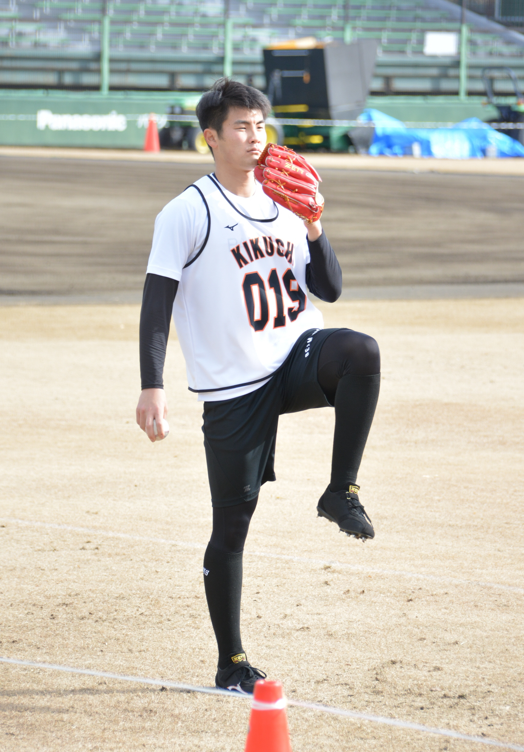 巨人・菊地大稀「非常に驚いている」支配下契約 背番号96