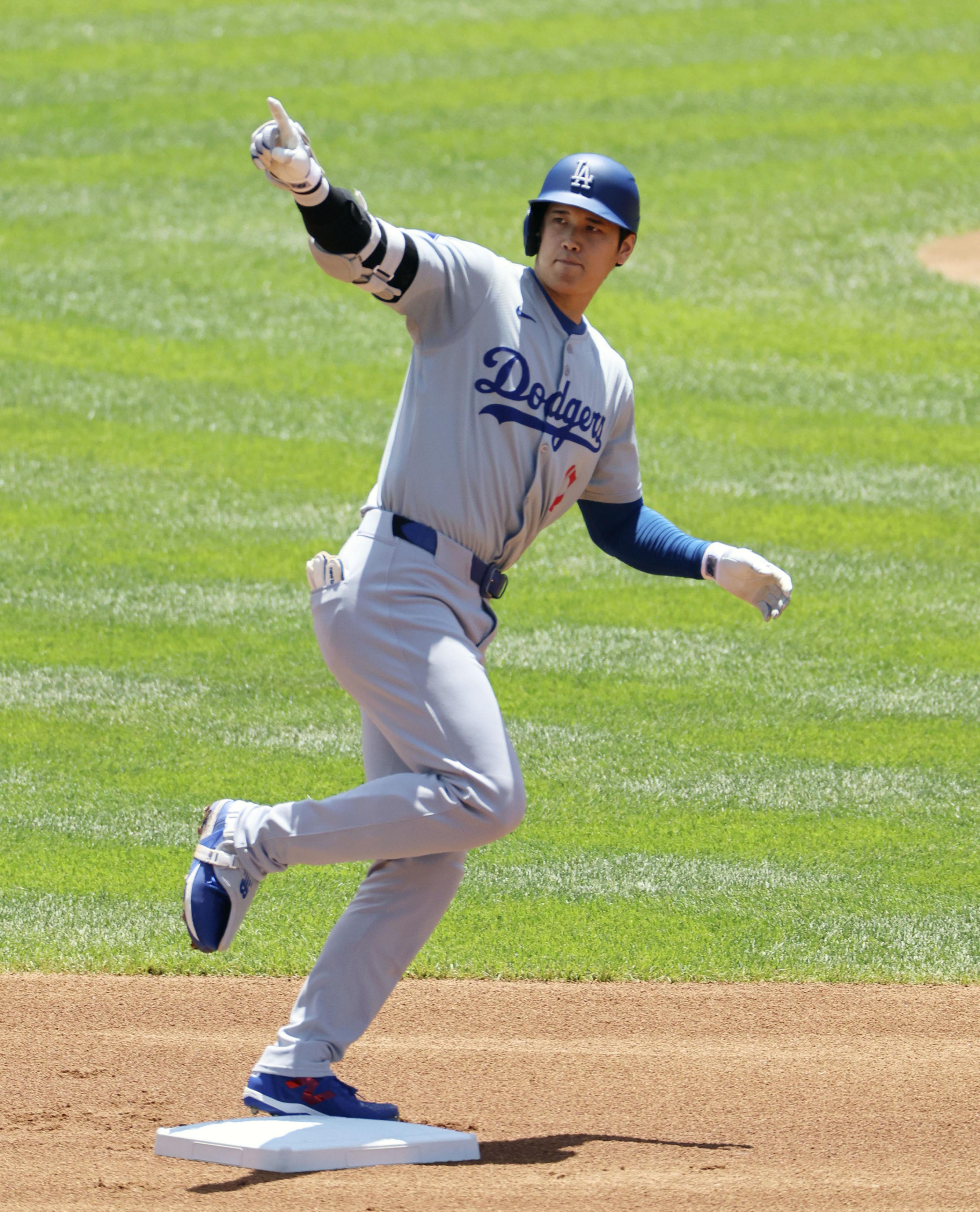 ＭＬＢ】ドジャース・大谷翔平がナ・リーグ単独トップの２１号！ 移籍後初の初回先頭打者本塁打（2/2ページ） - サンスポ